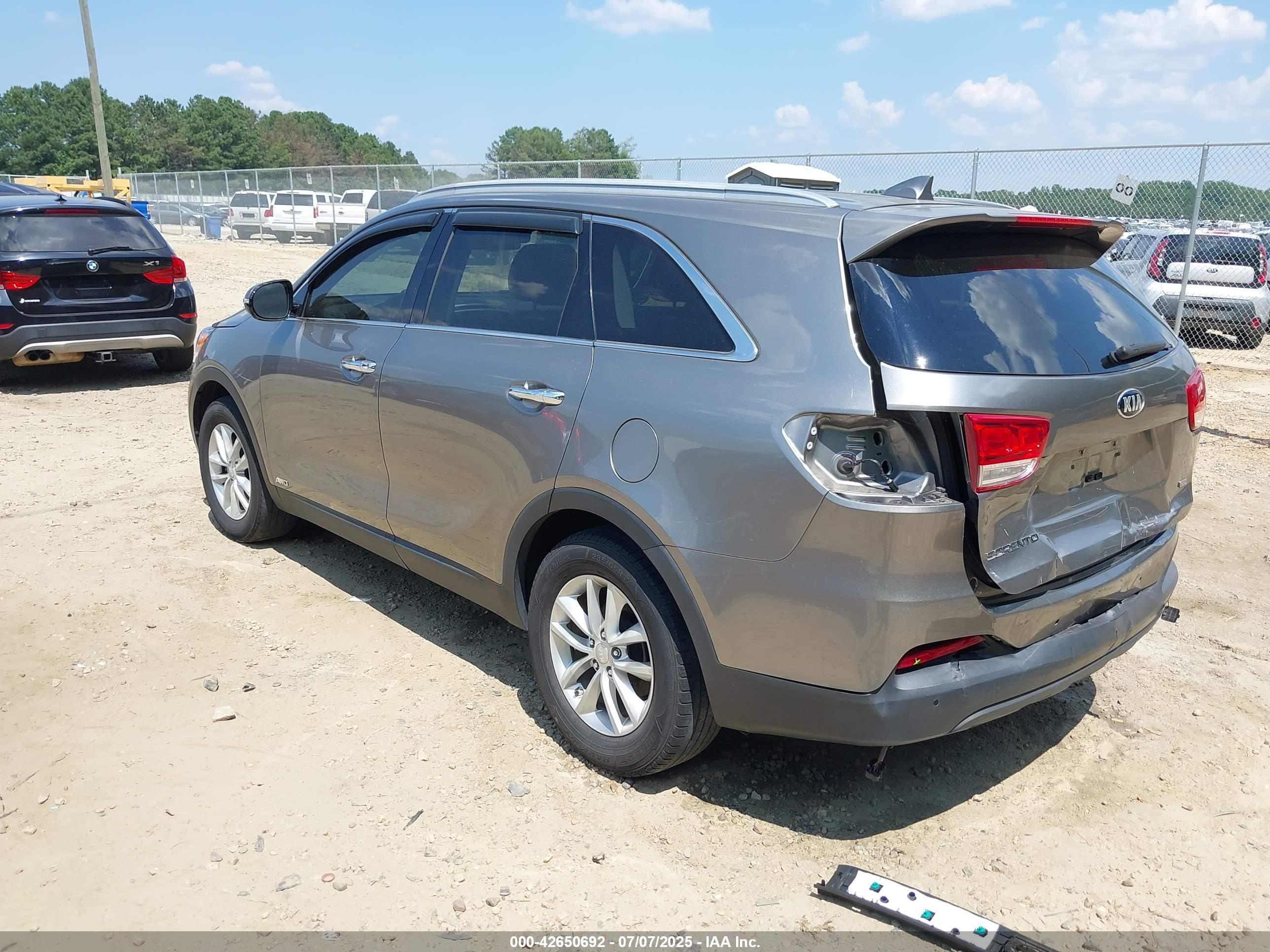 KIA SORENTO image 3