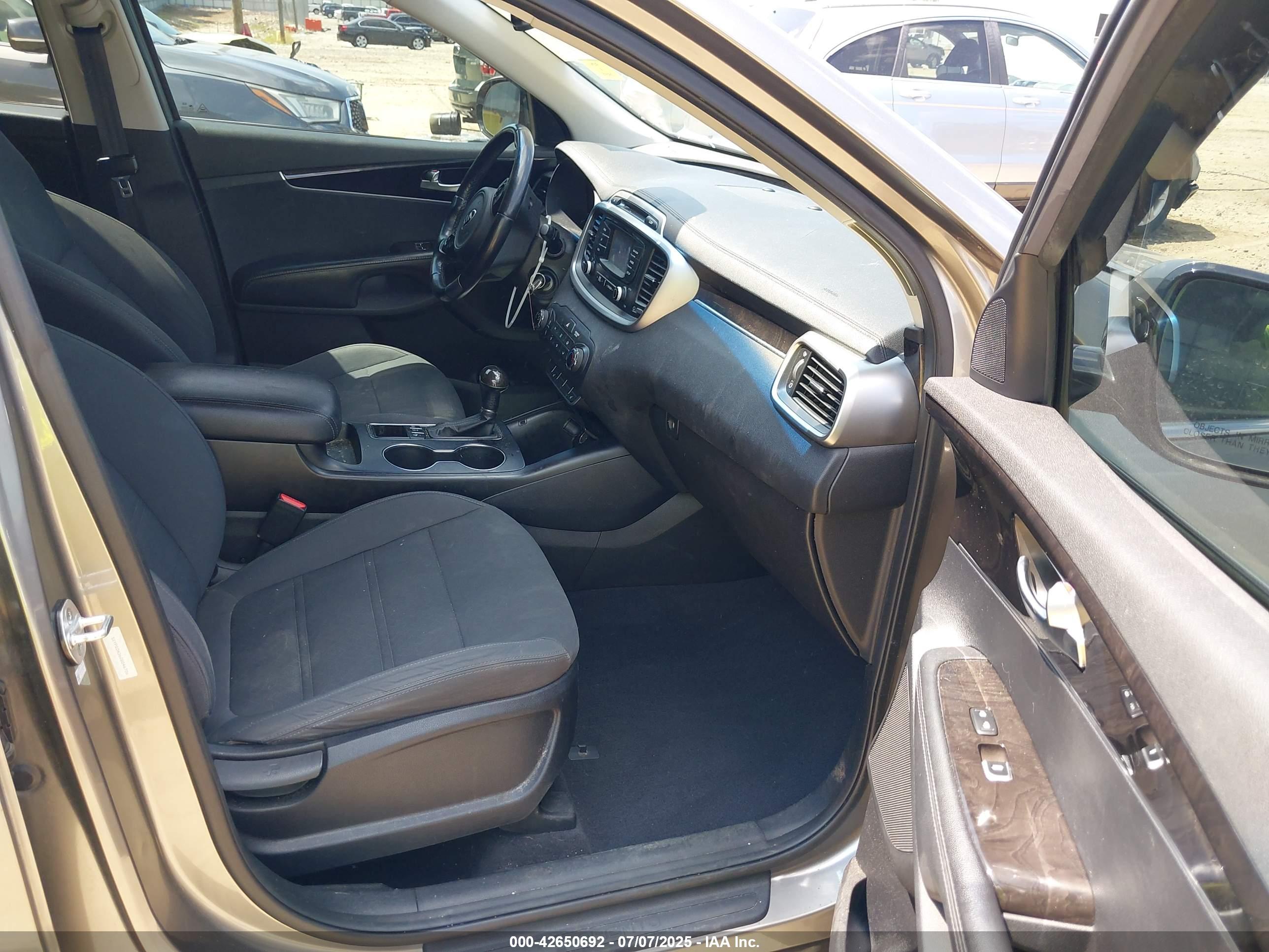 KIA SORENTO image 5