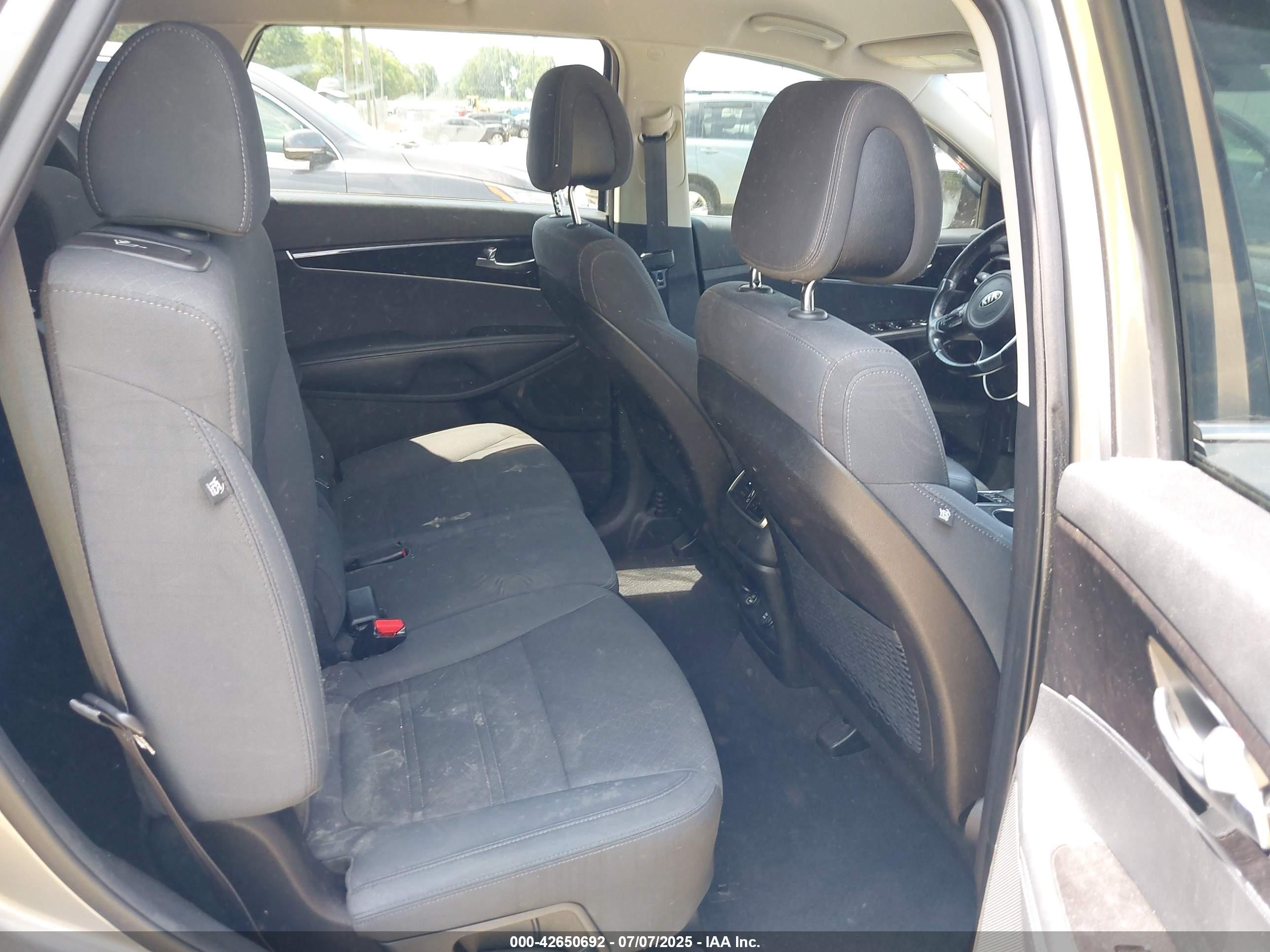 KIA SORENTO image 8