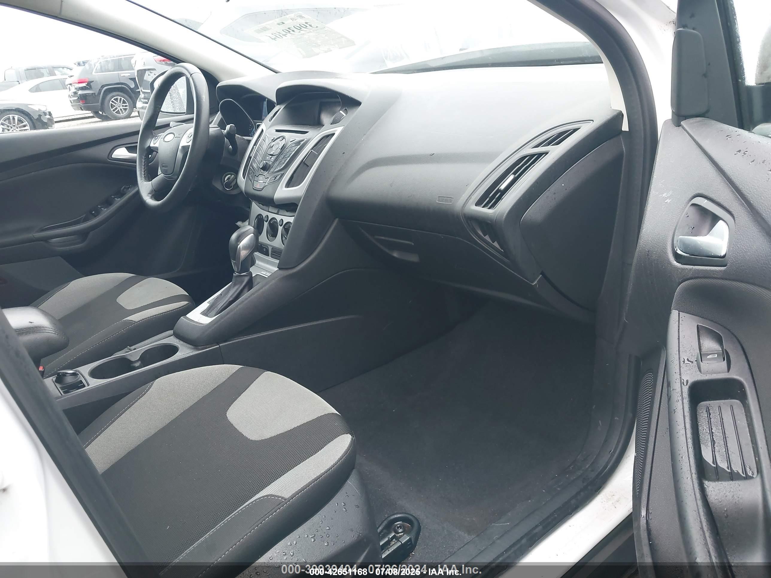 FORD FOCUS image 5