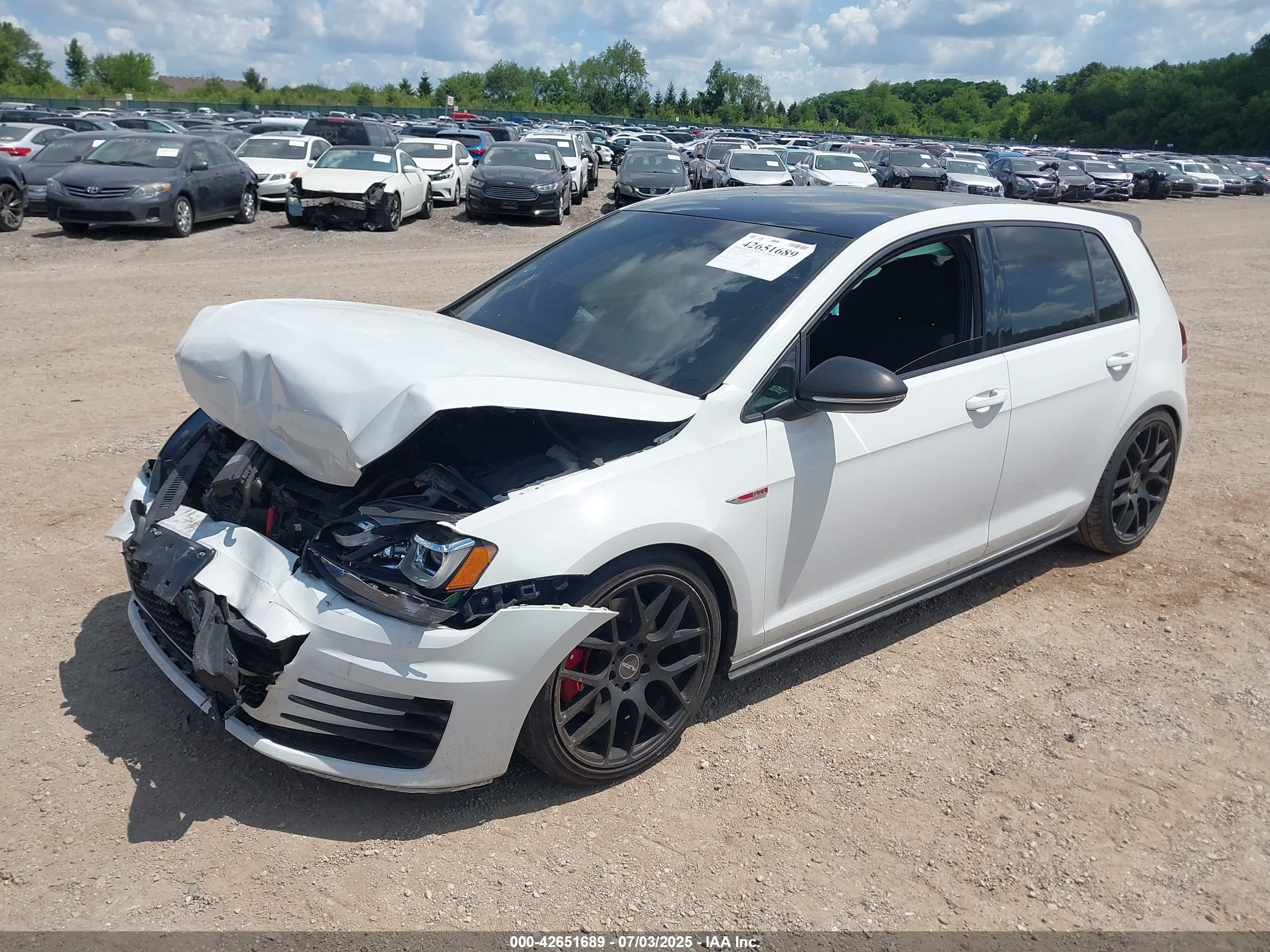 VOLKSWAGEN GOLF image 2