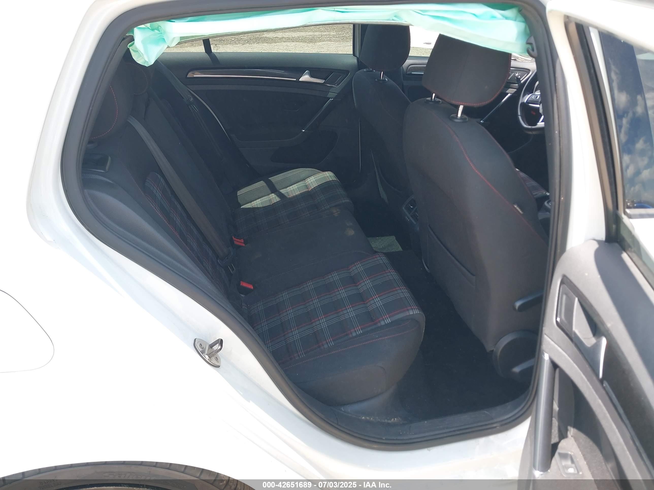 VOLKSWAGEN GOLF image 8