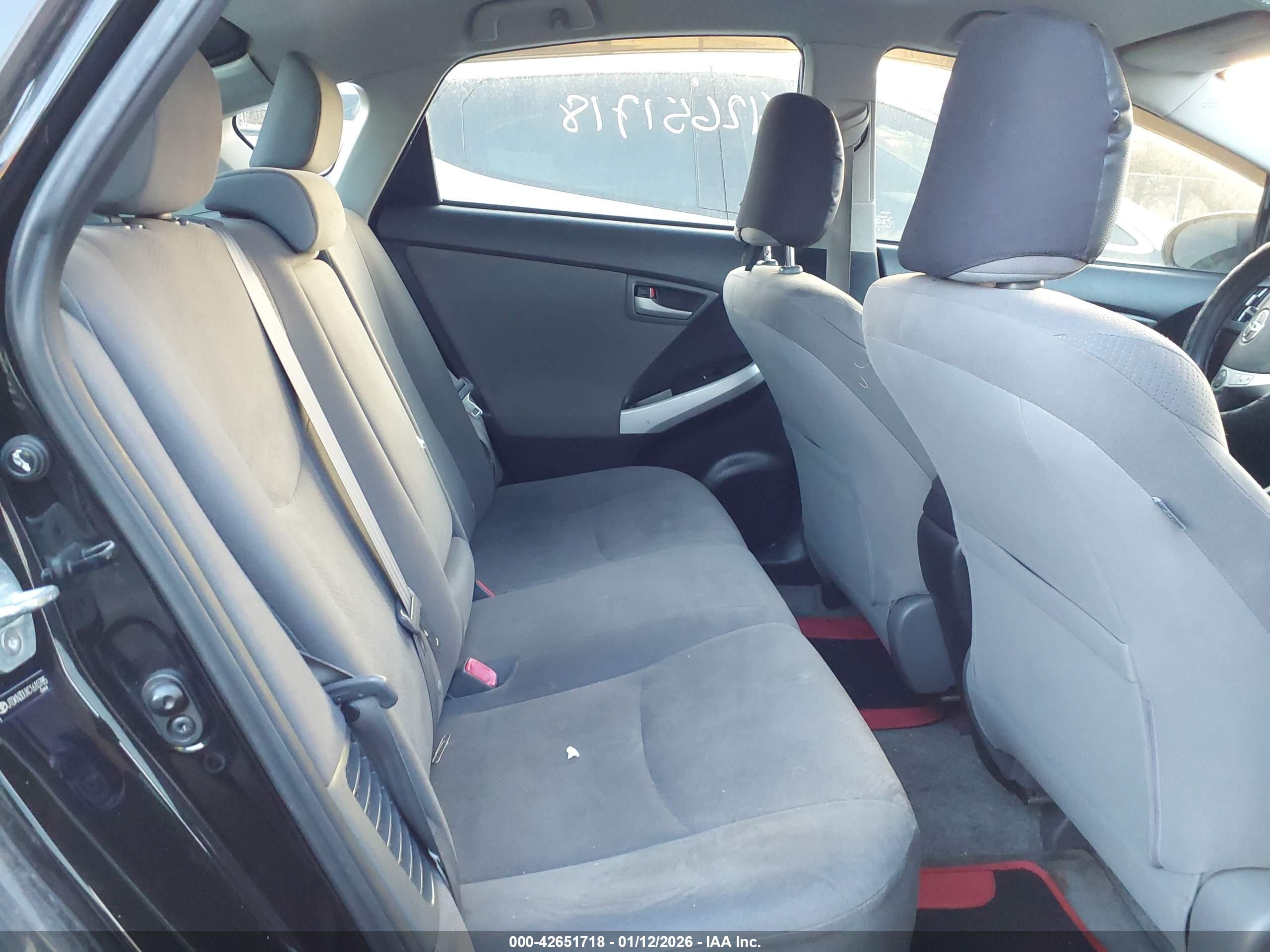 TOYOTA PRIUS image 8