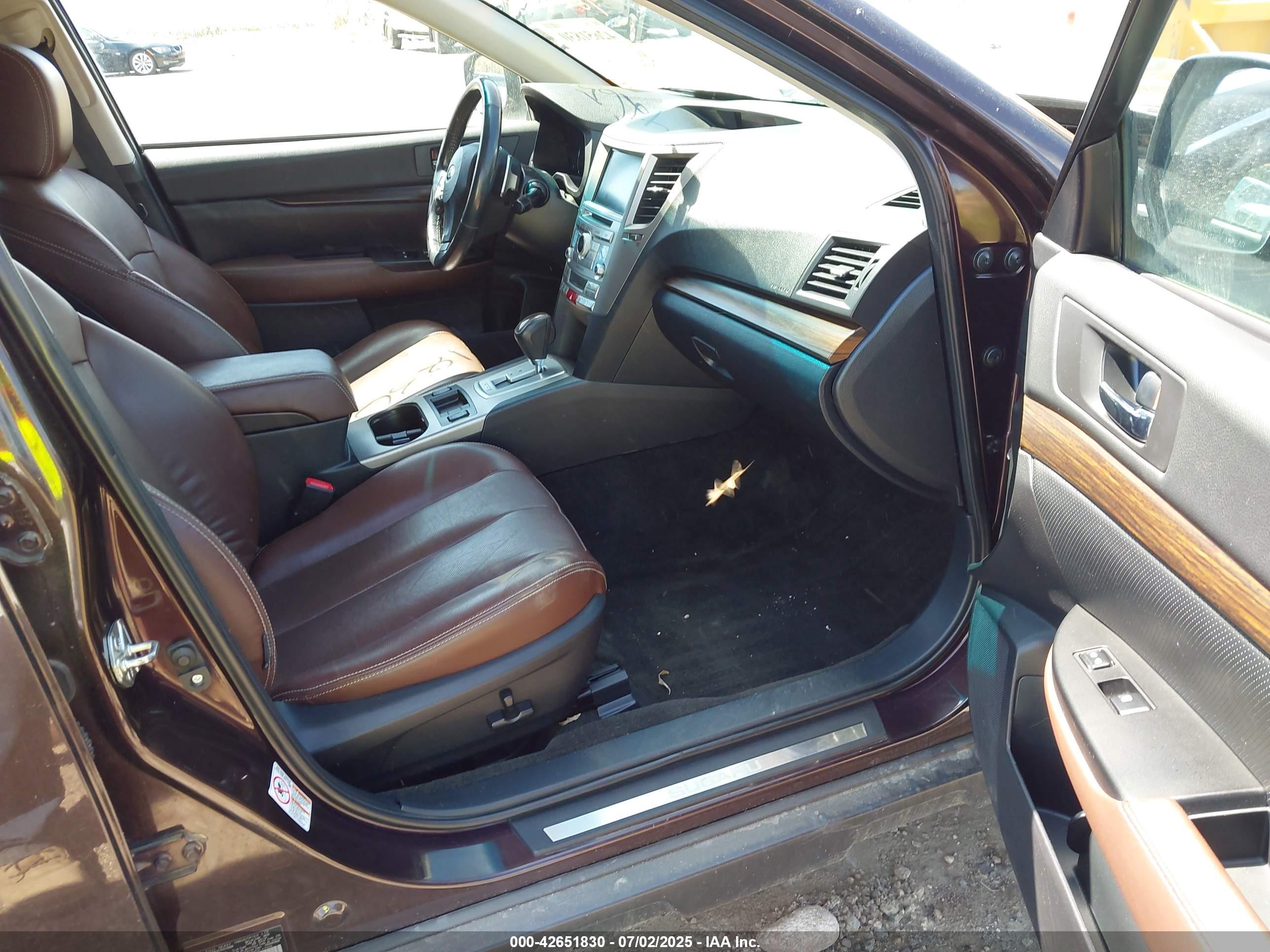 SUBARU OUTBACK image 5