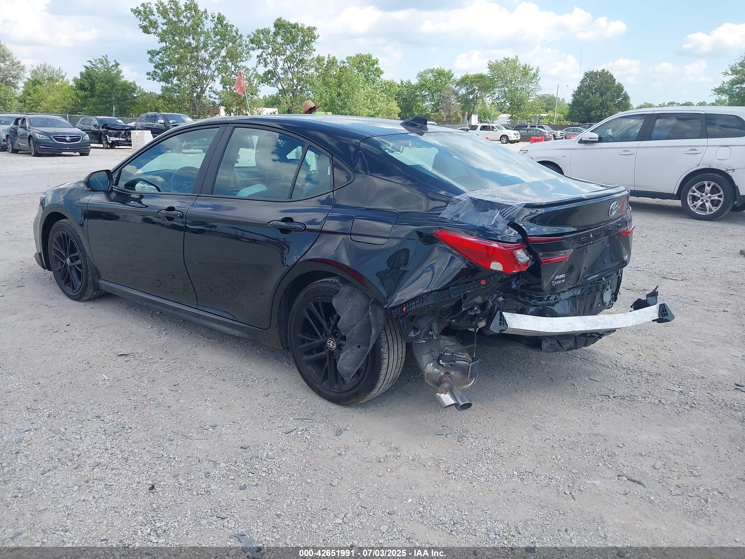 TOYOTA CAMRY image 3
