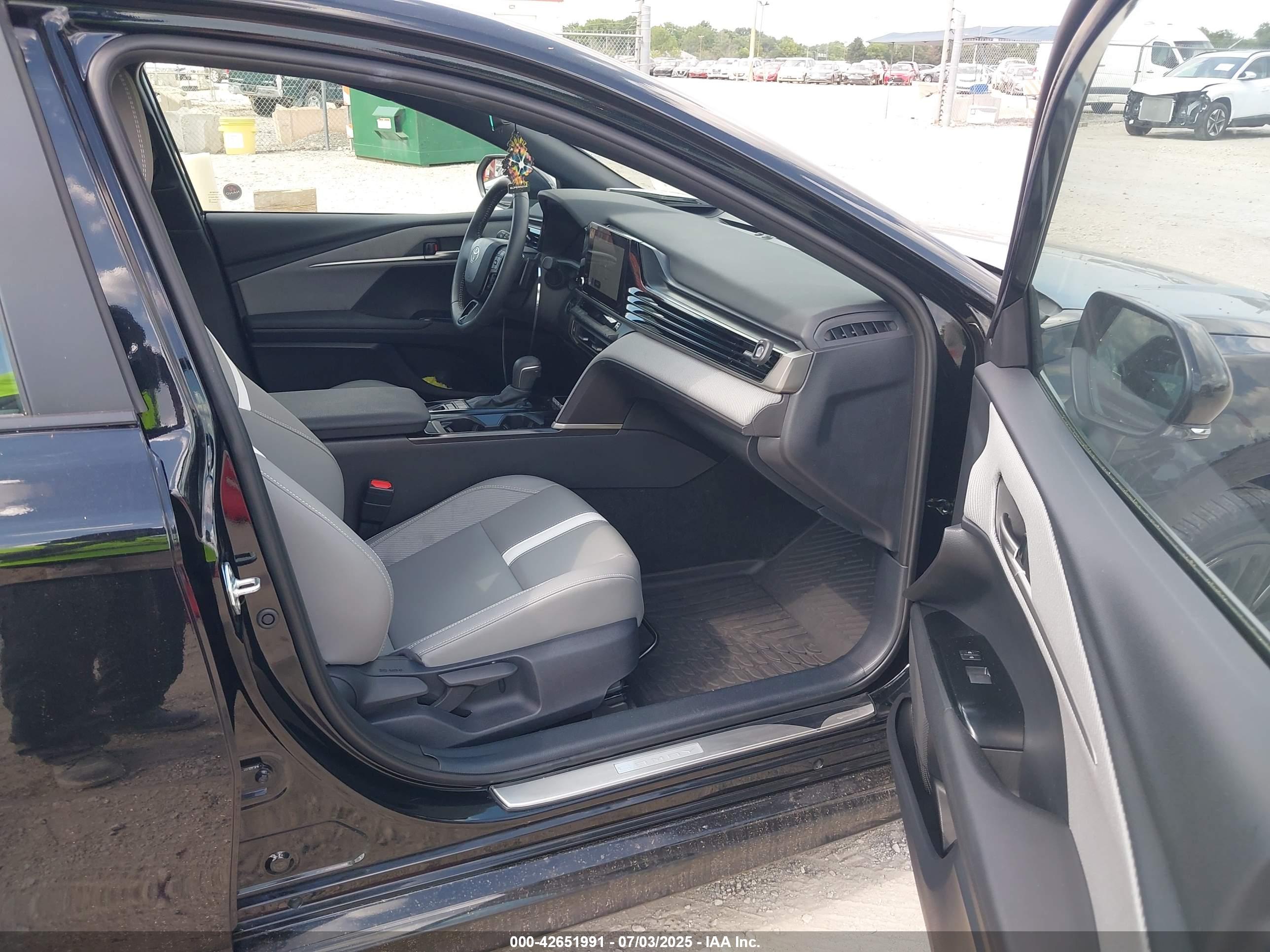 TOYOTA CAMRY image 5
