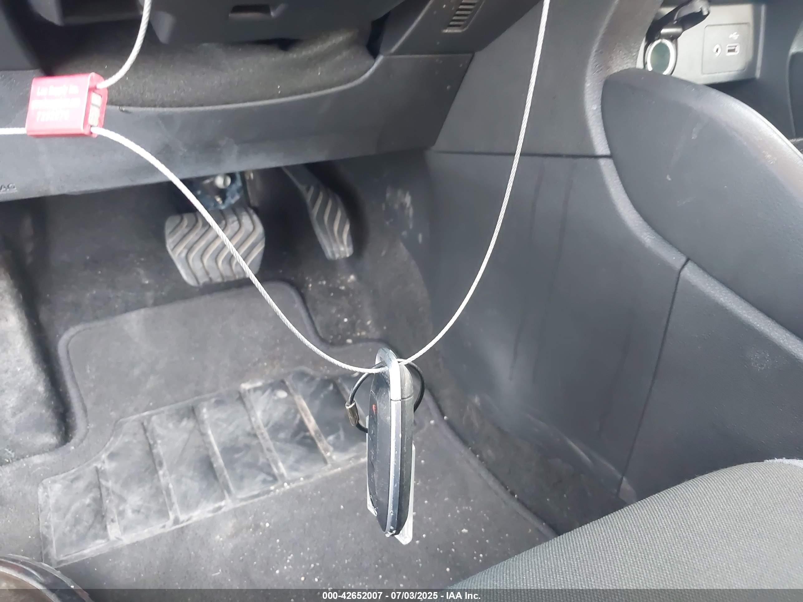 NISSAN VERSA image 11