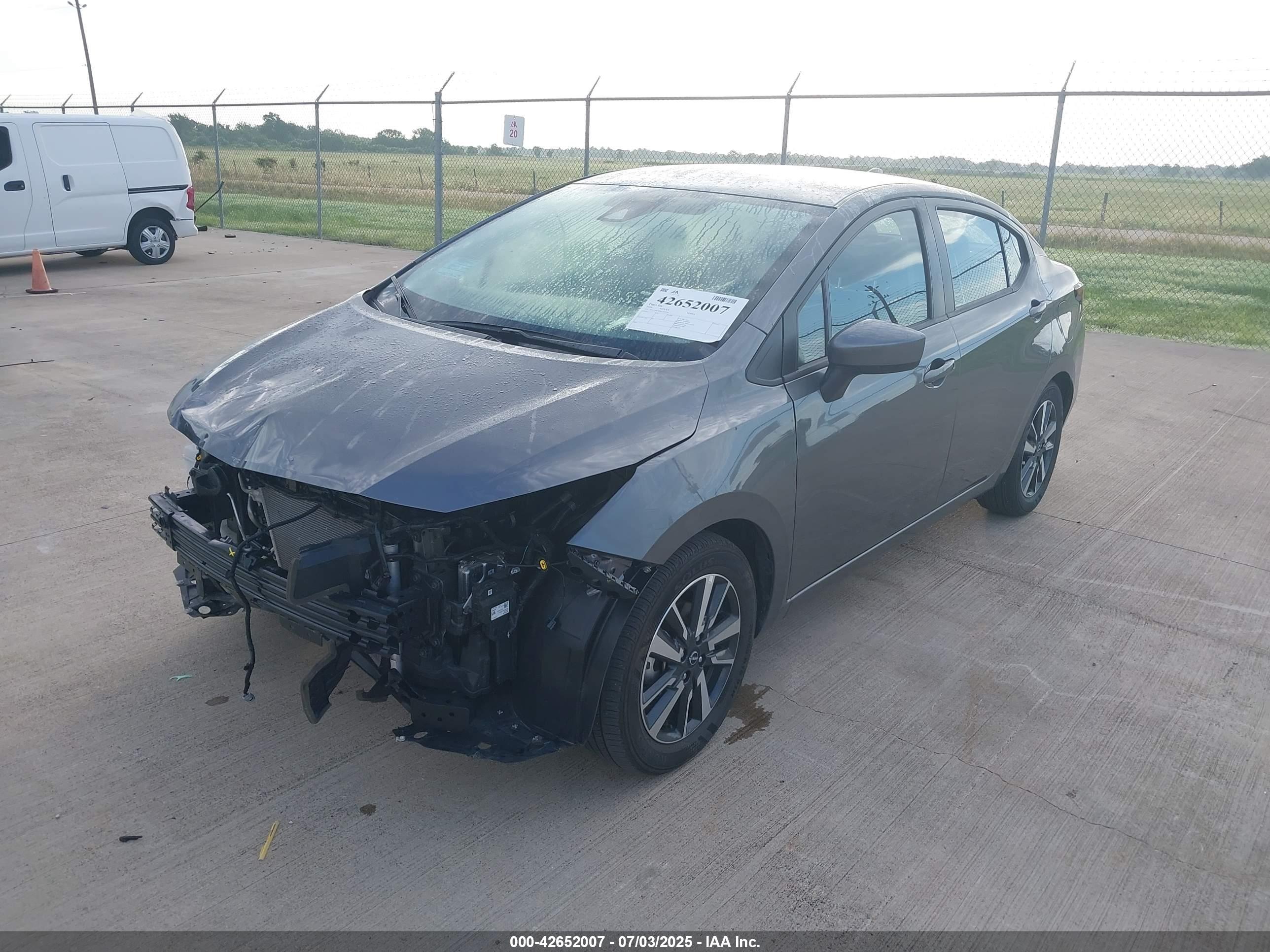 NISSAN VERSA image 6