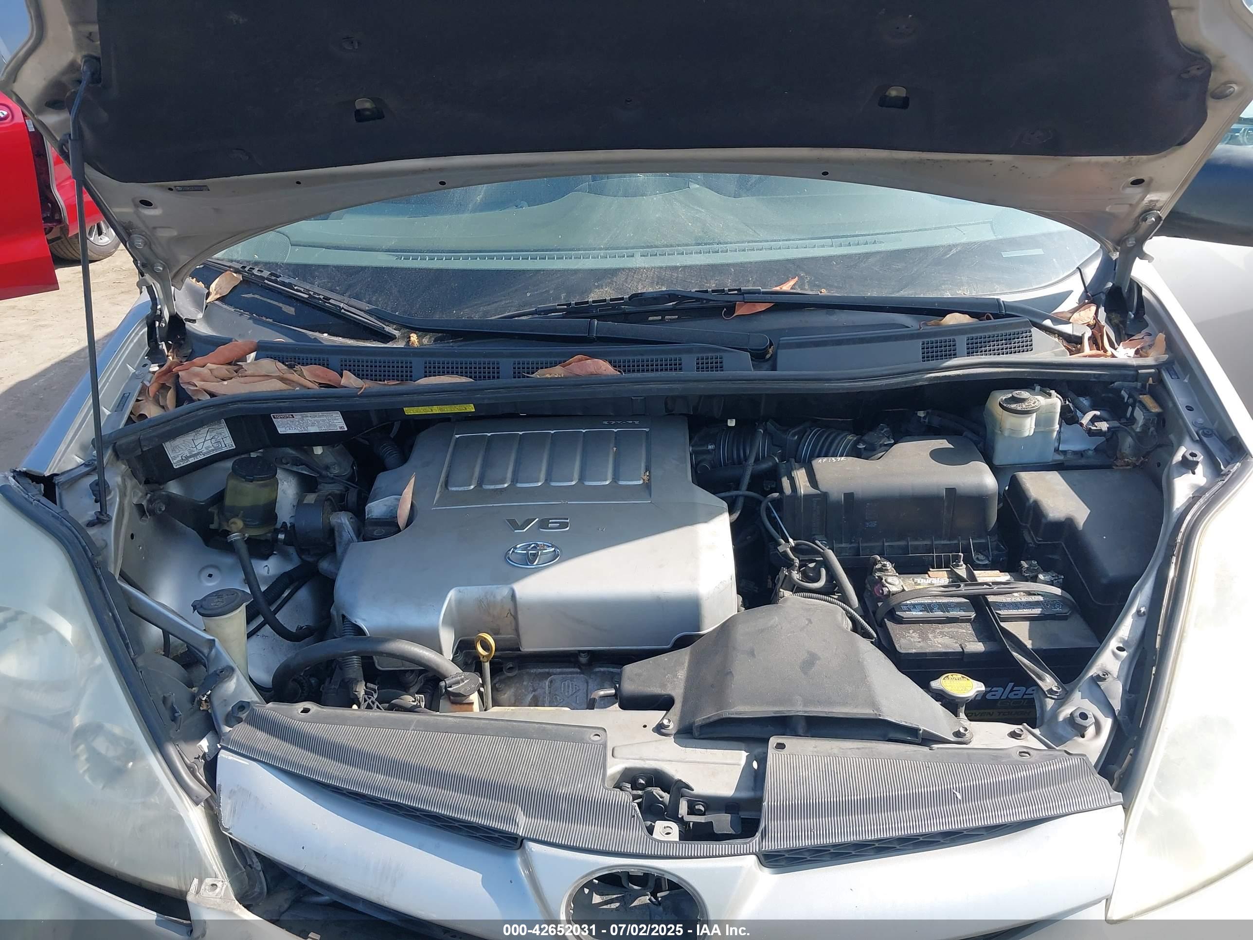 TOYOTA SIENNA image 10