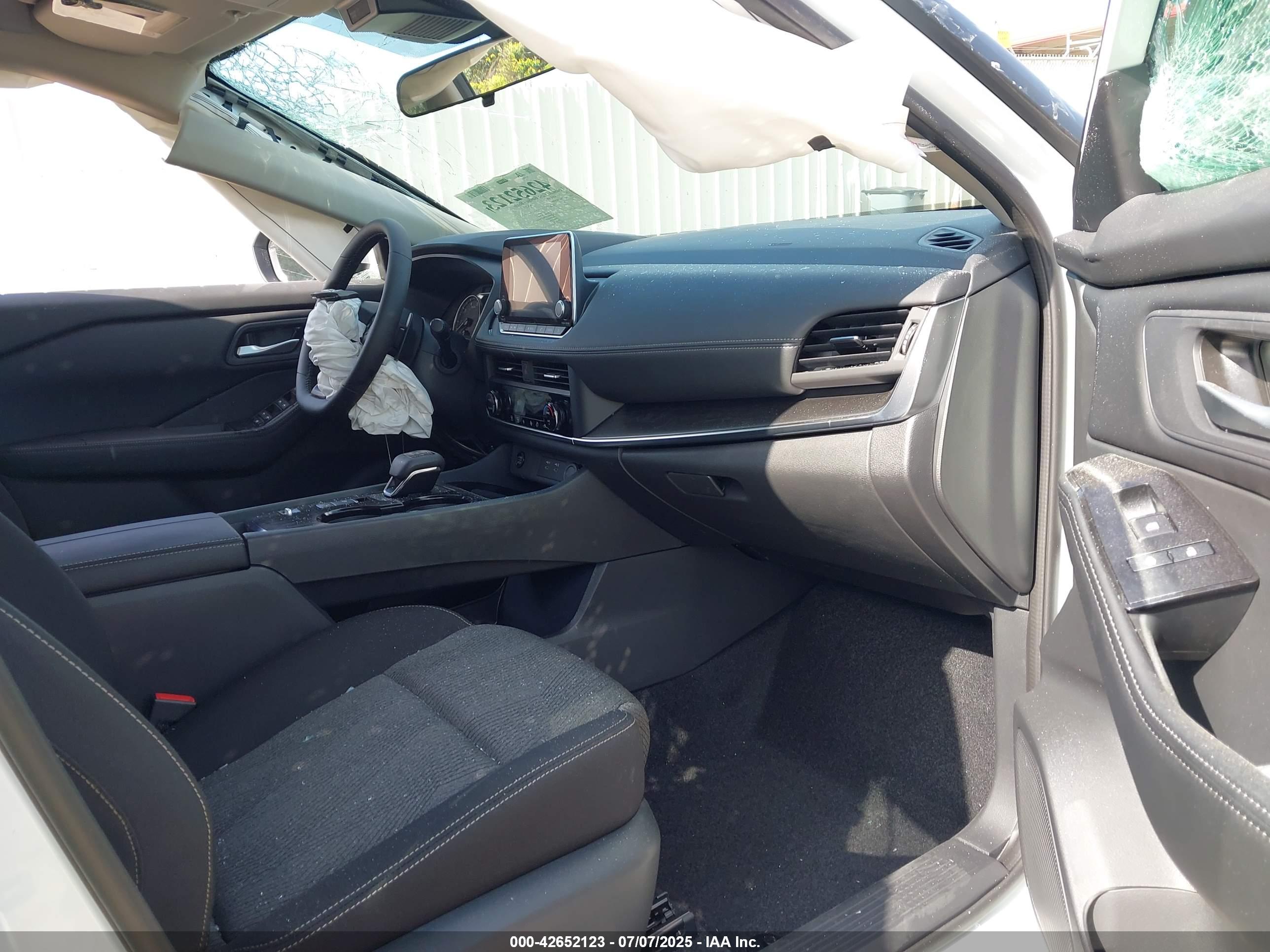 NISSAN ROGUE image 5