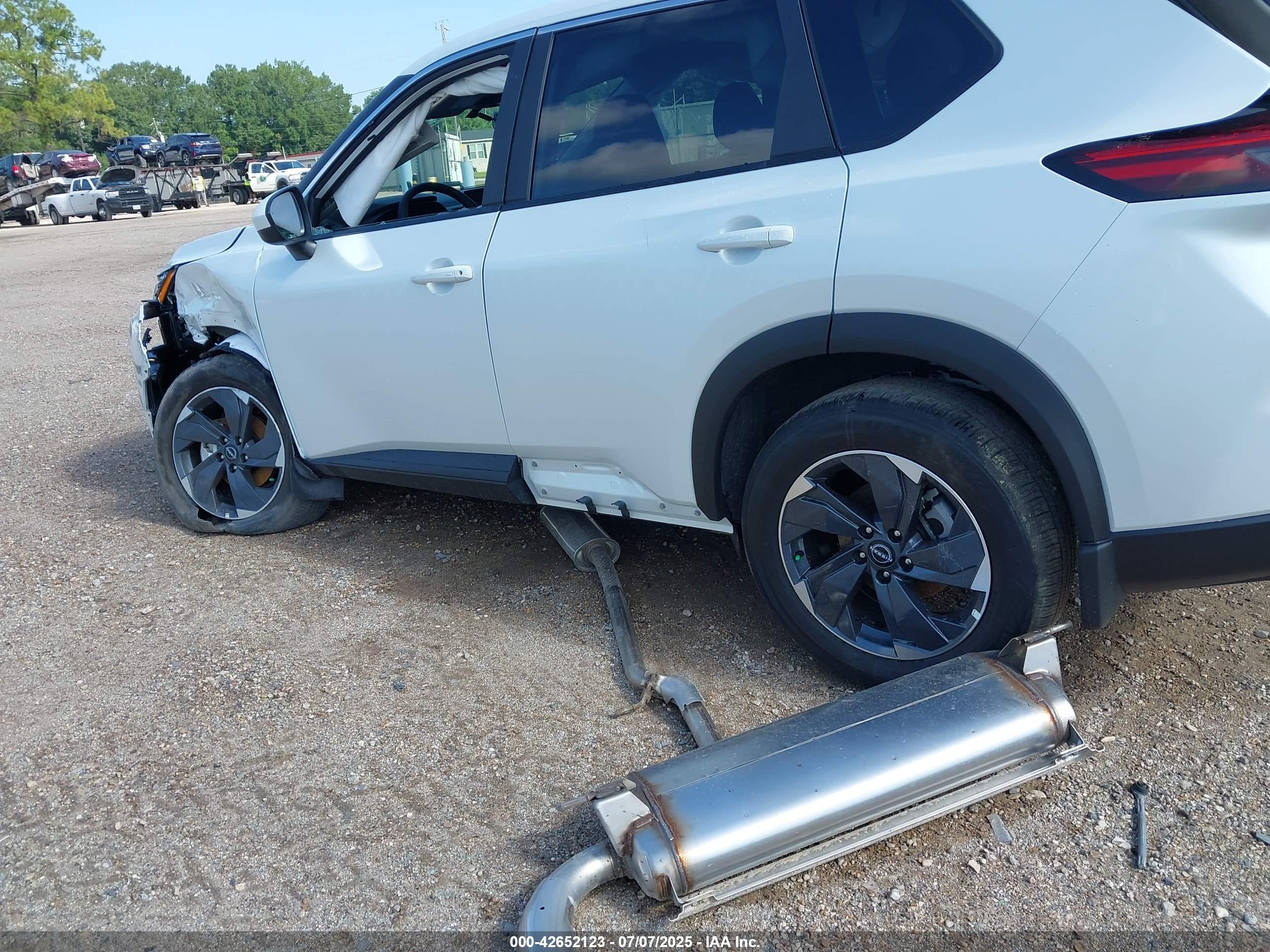 NISSAN ROGUE image 6