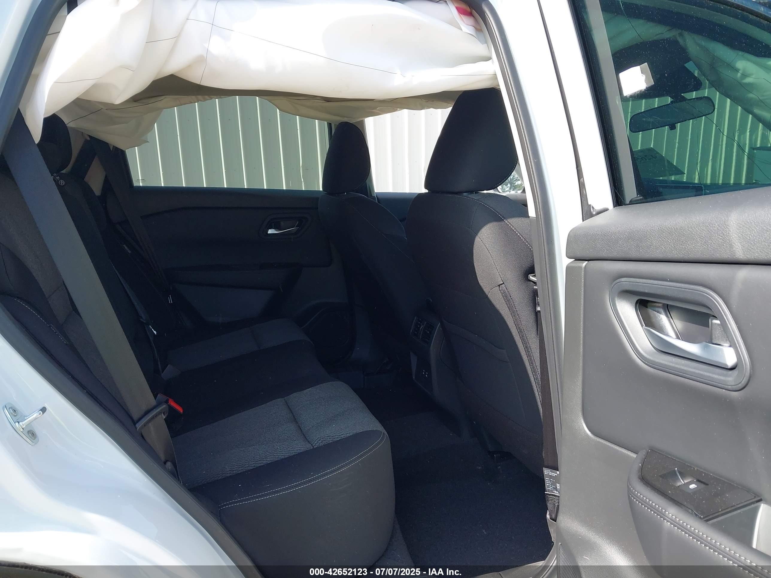 NISSAN ROGUE image 8