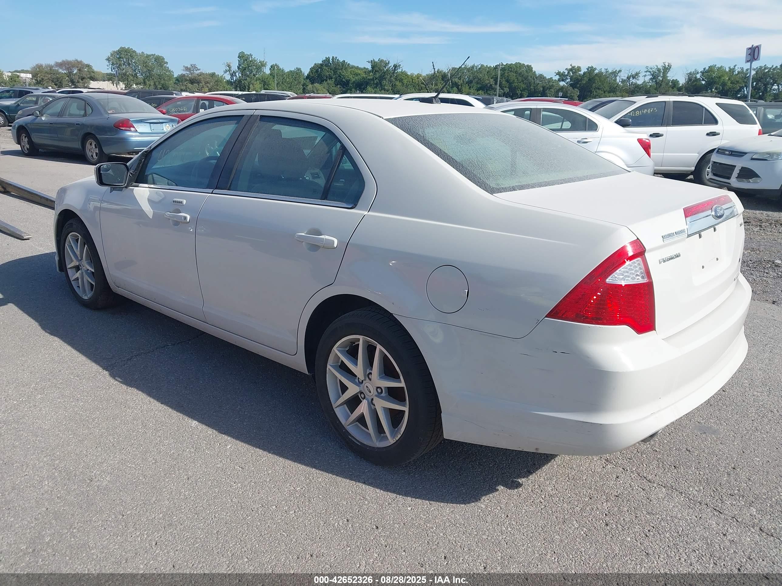 FORD FUSION image 3