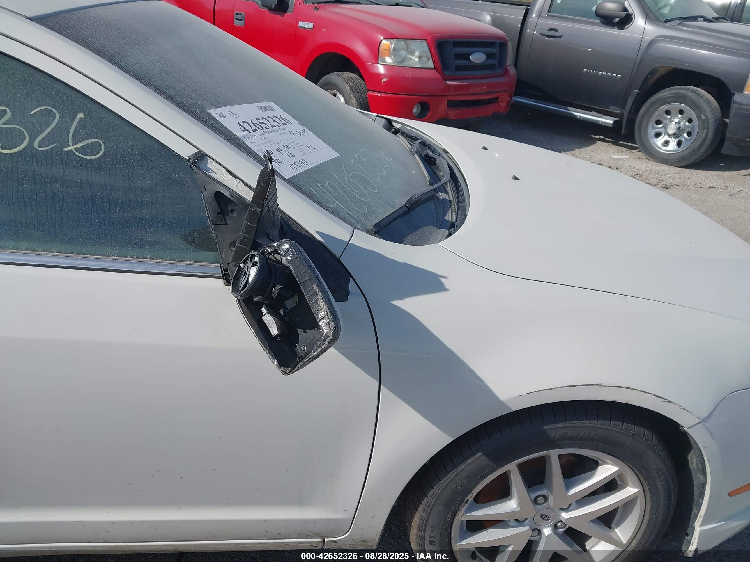 FORD FUSION image 6