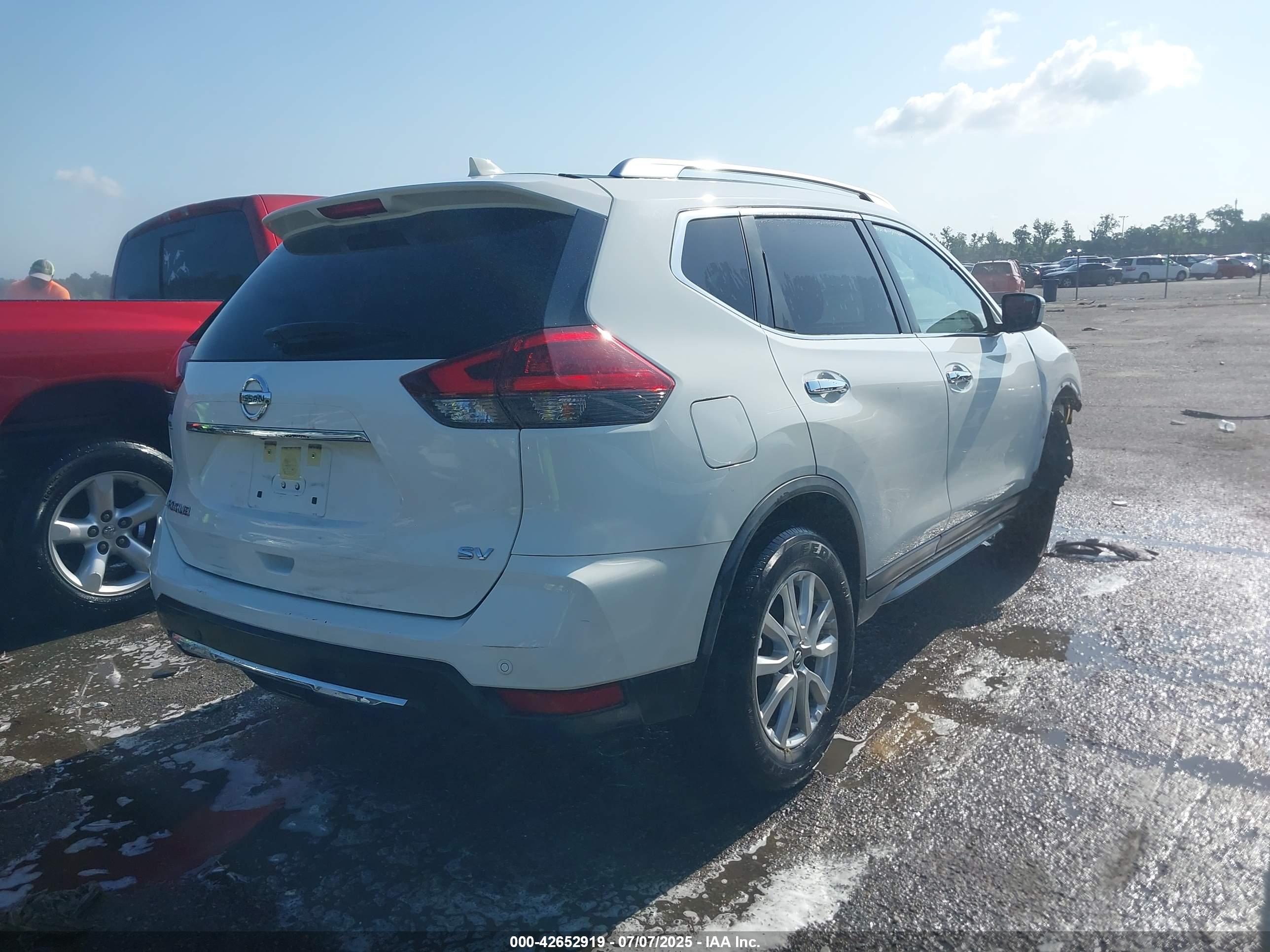 NISSAN ROGUE image 4