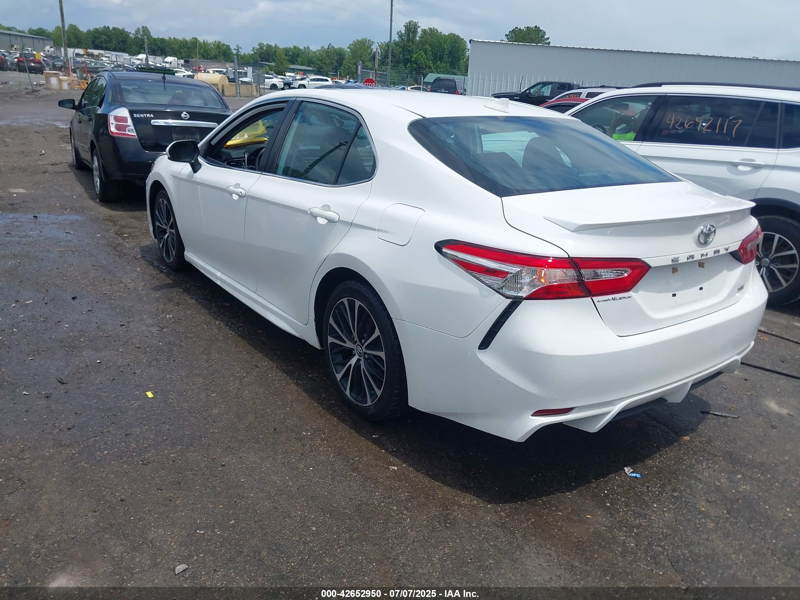 TOYOTA CAMRY image 3