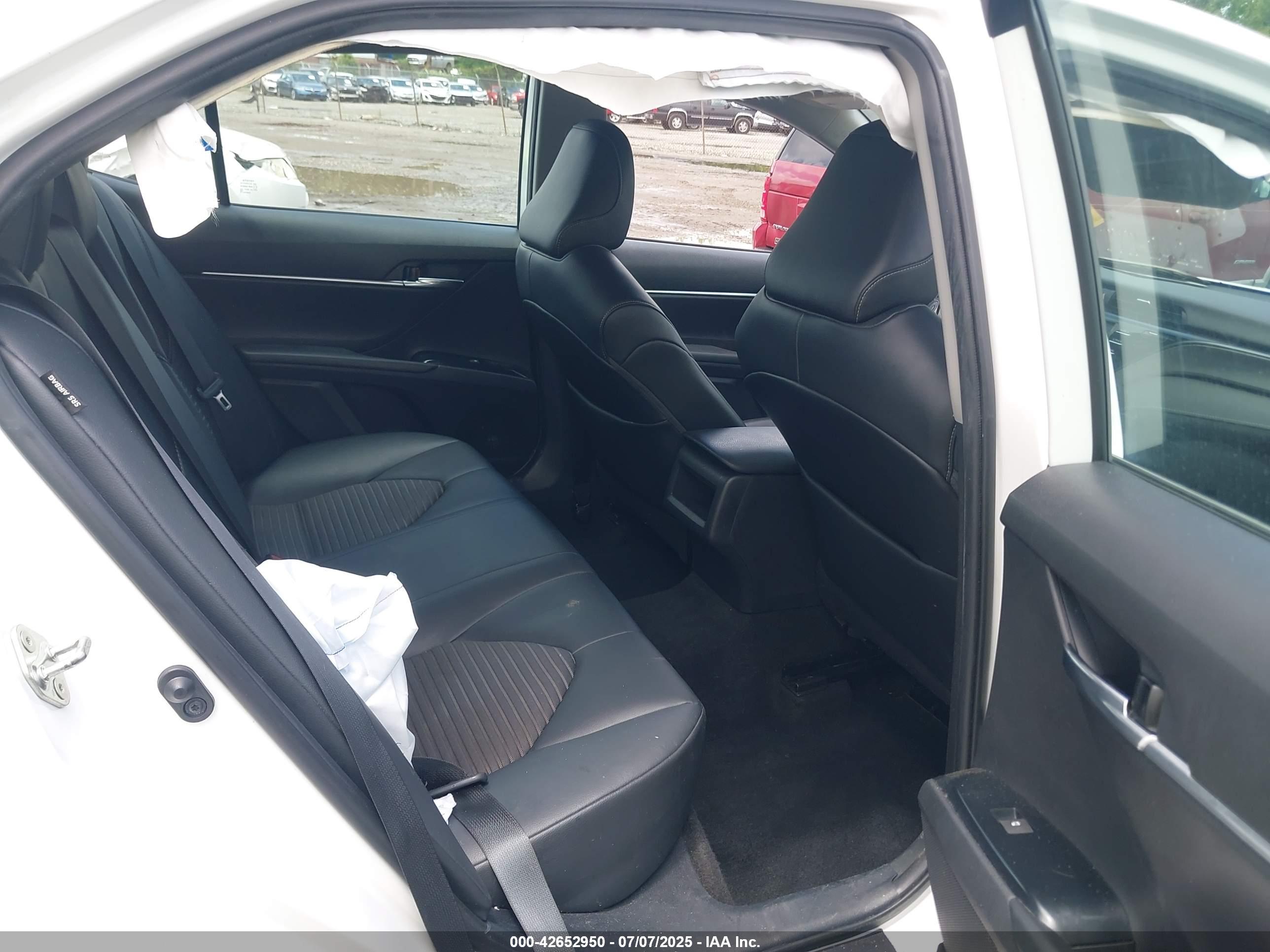 TOYOTA CAMRY image 8