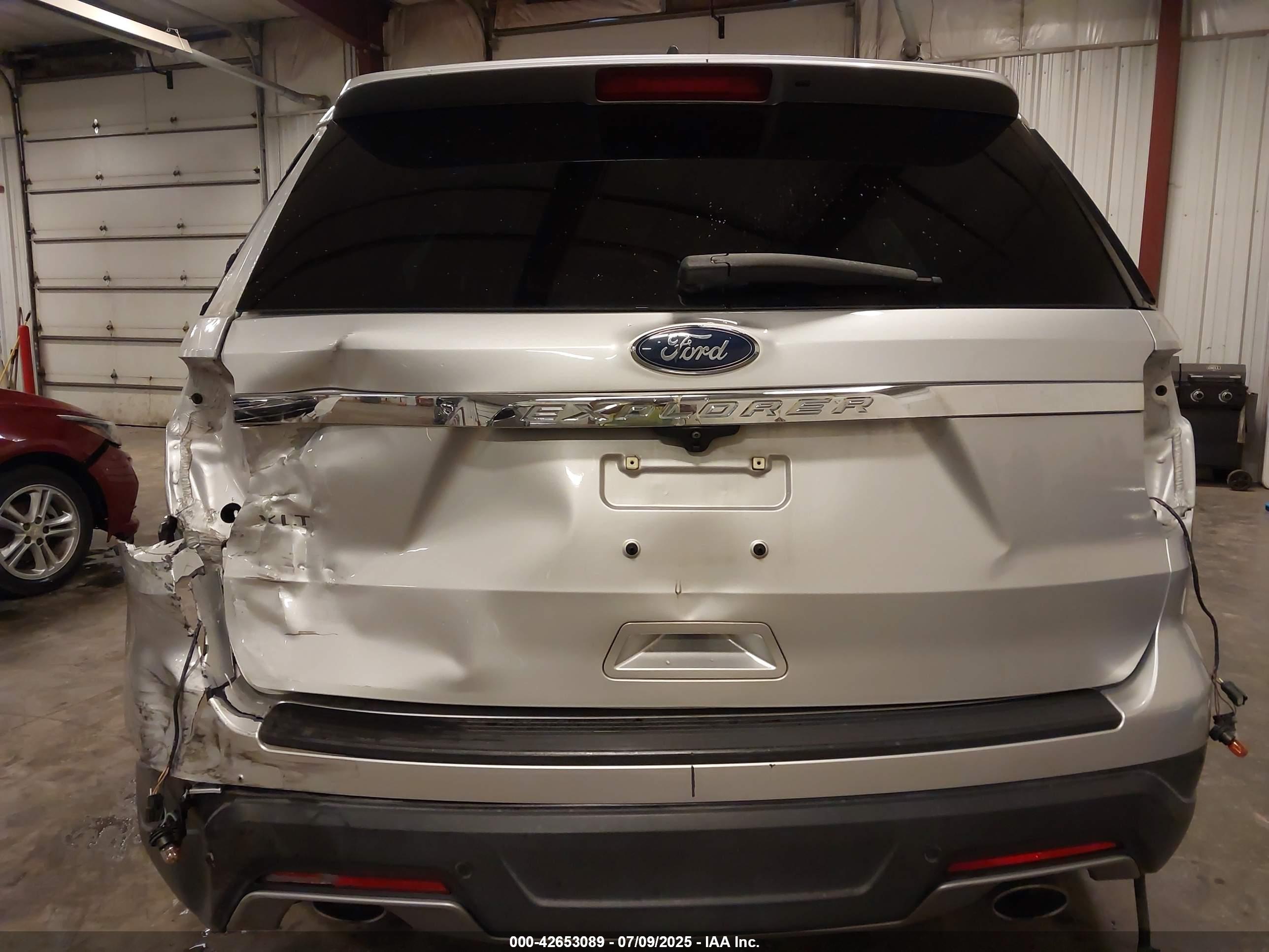 FORD EXPLORER image 6