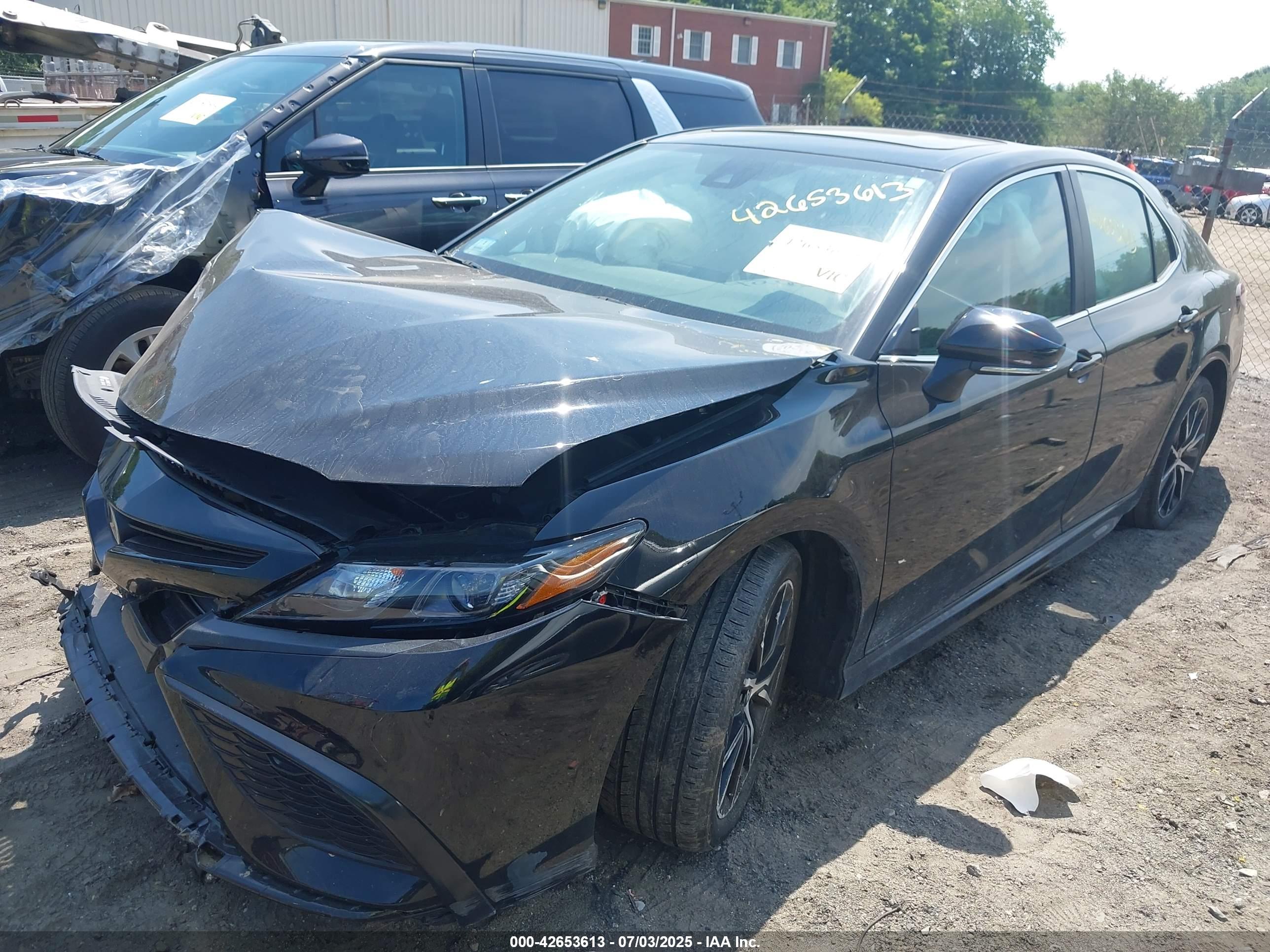 TOYOTA CAMRY image 2