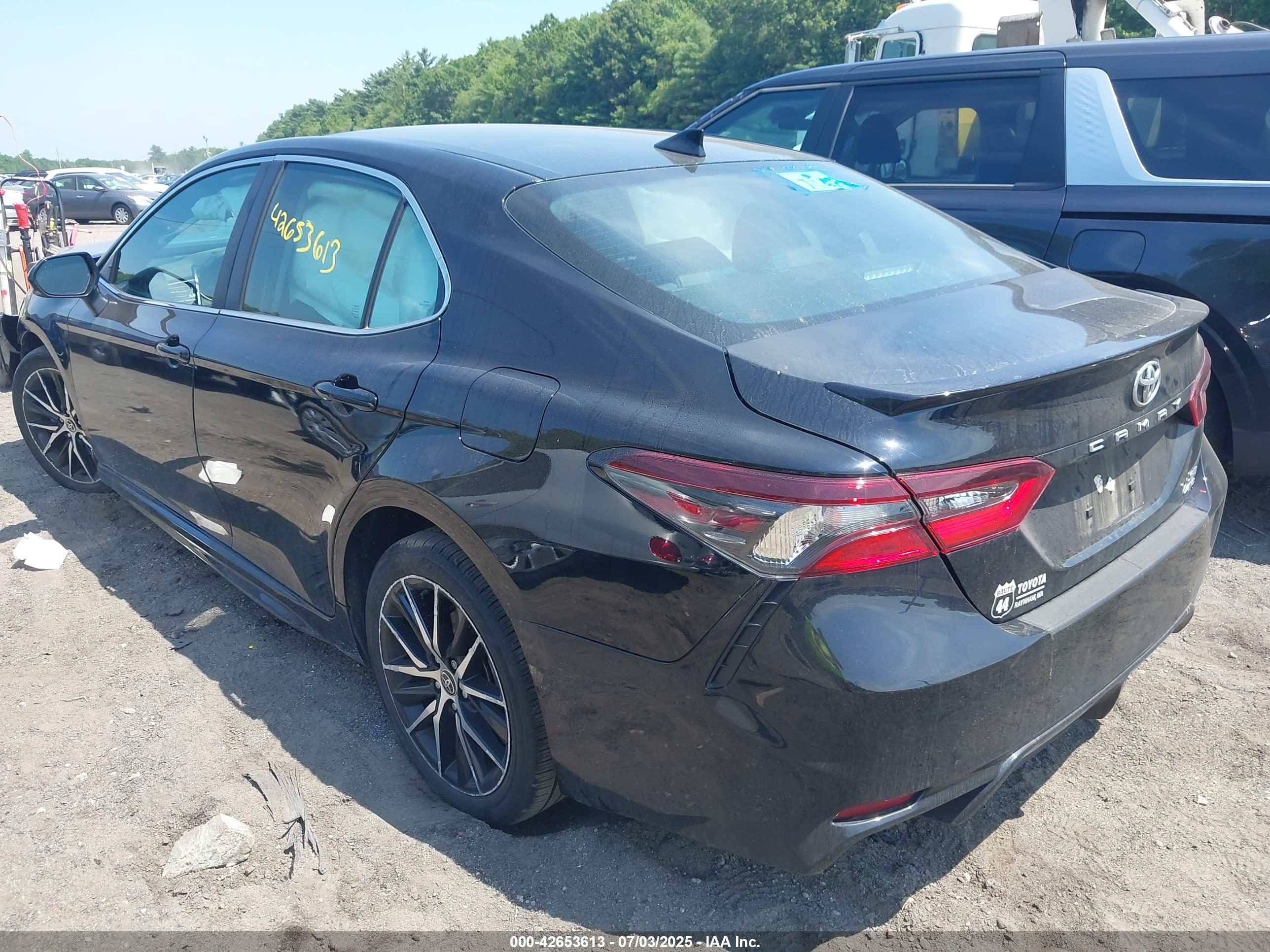 TOYOTA CAMRY image 3
