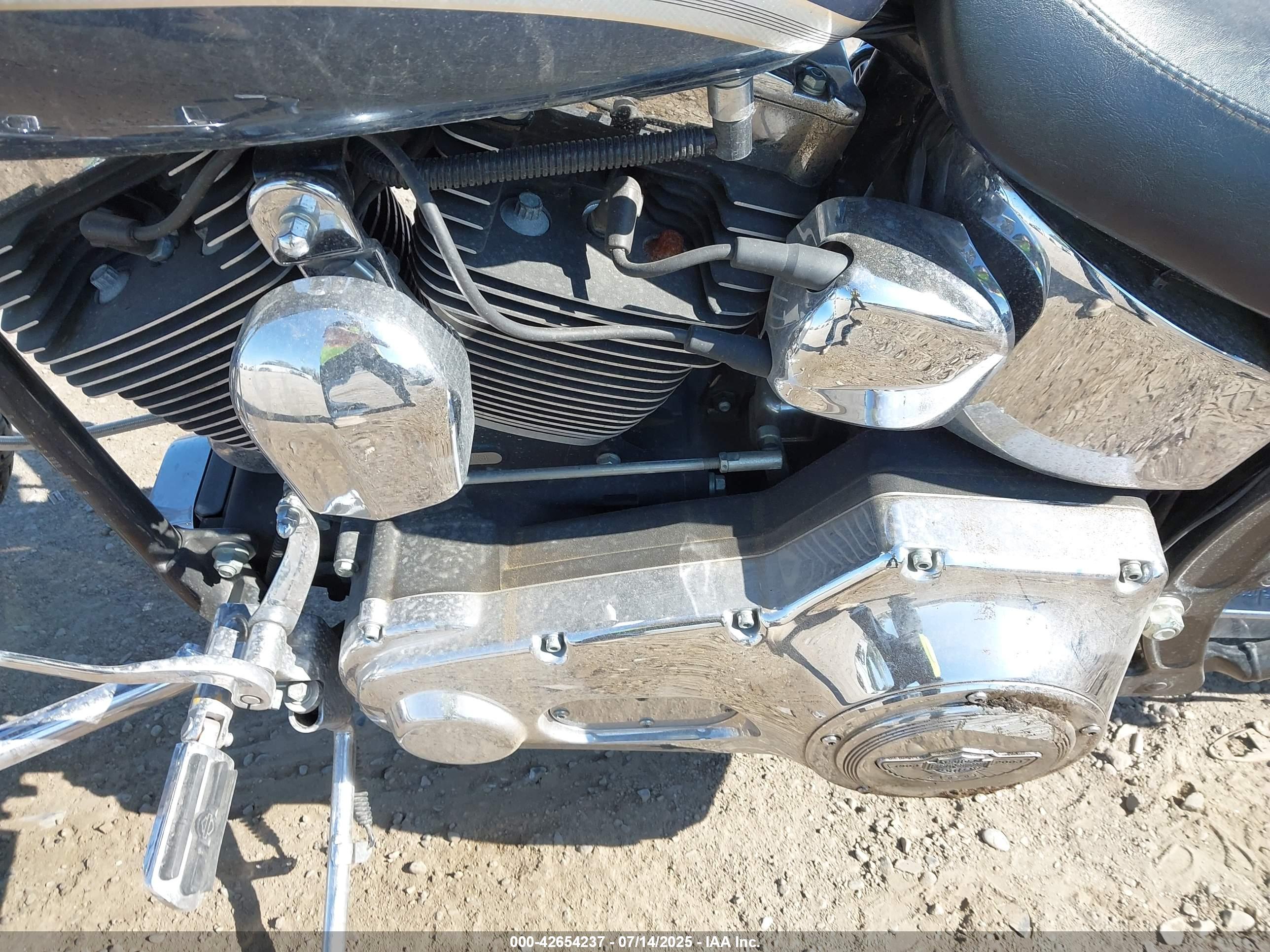 HARLEY-DAVIDSON FXSTDI image 9