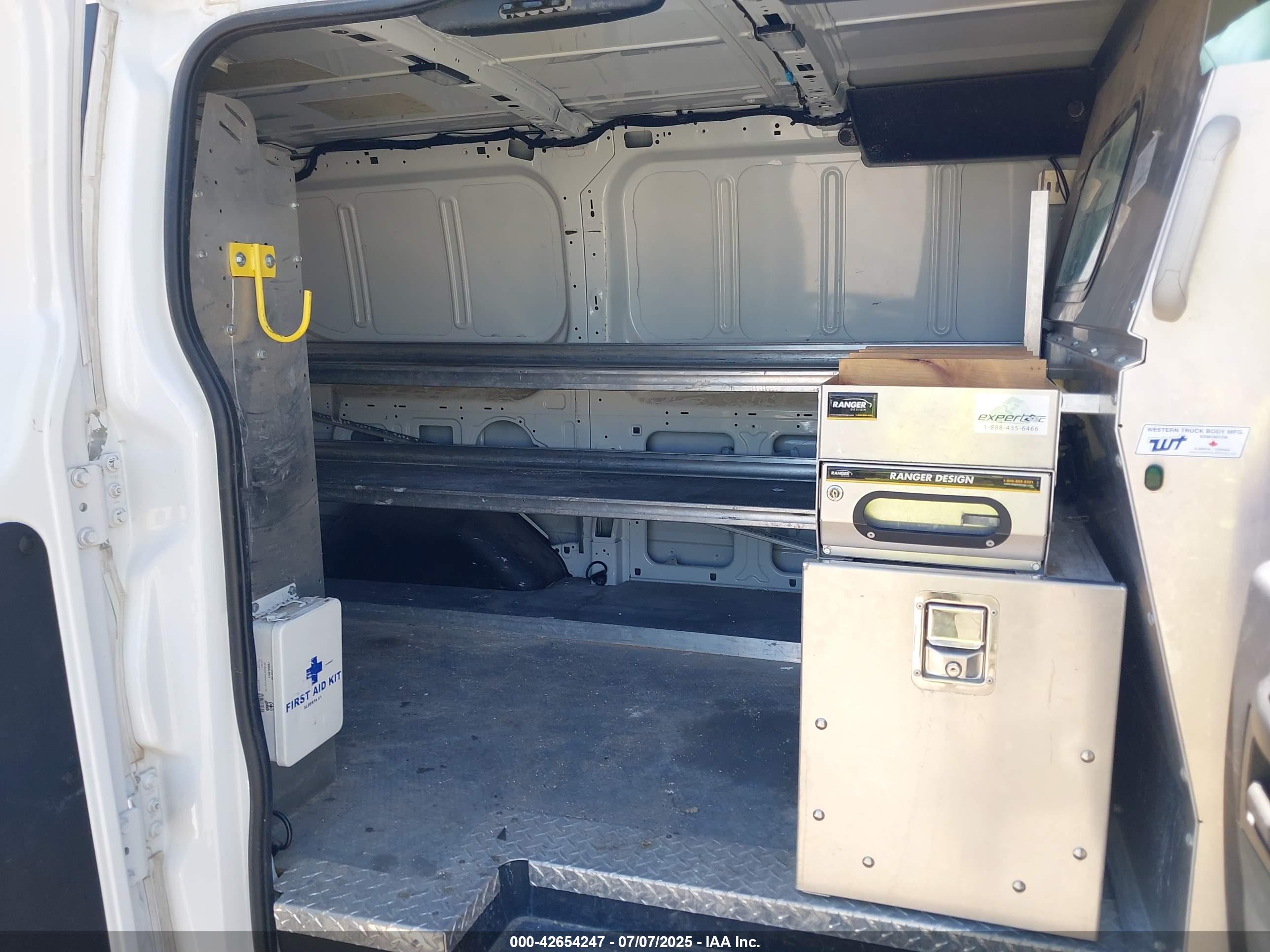 FORD TRANSIT-150 image 8