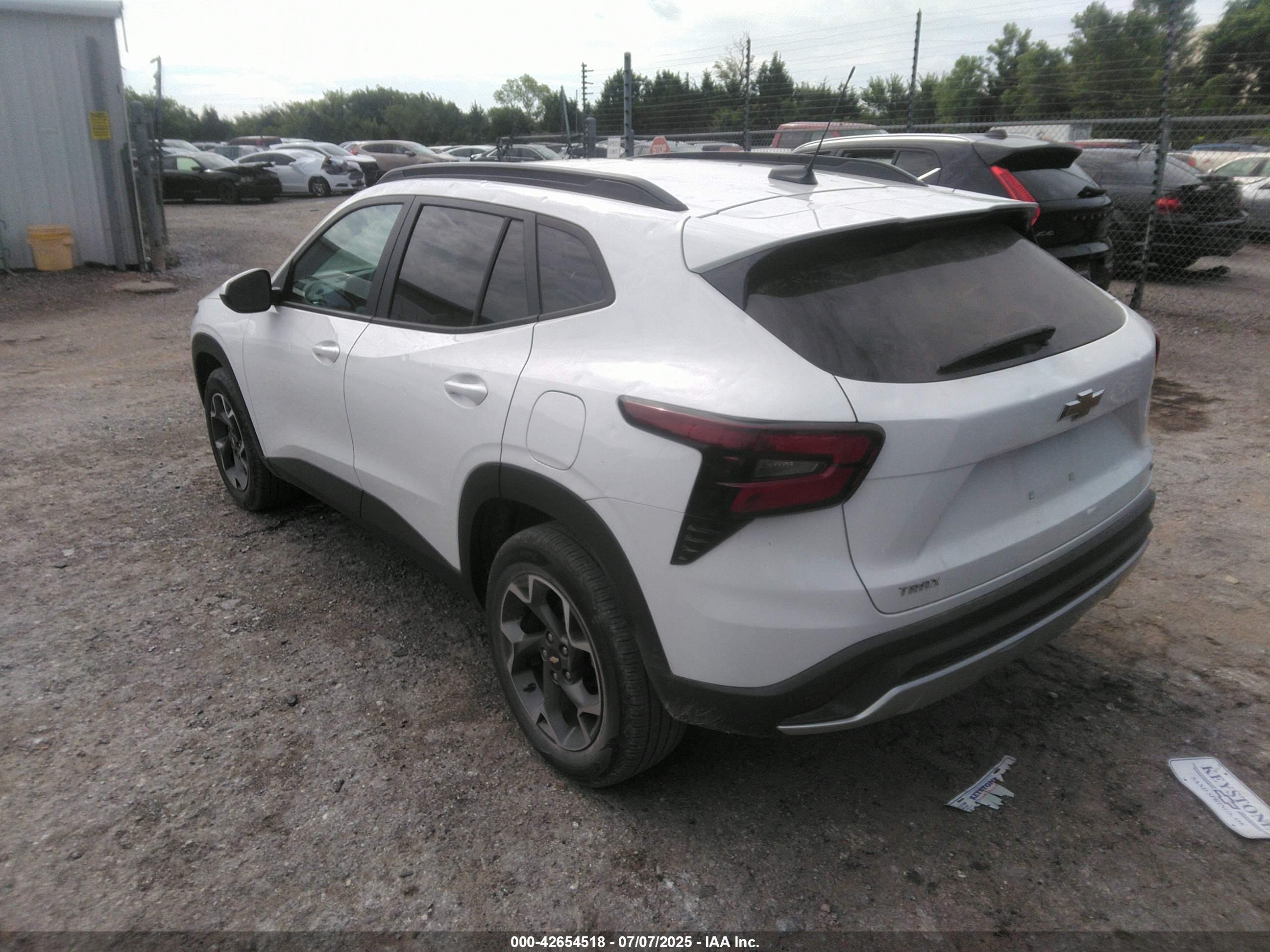 CHEVROLET TRAX image 3