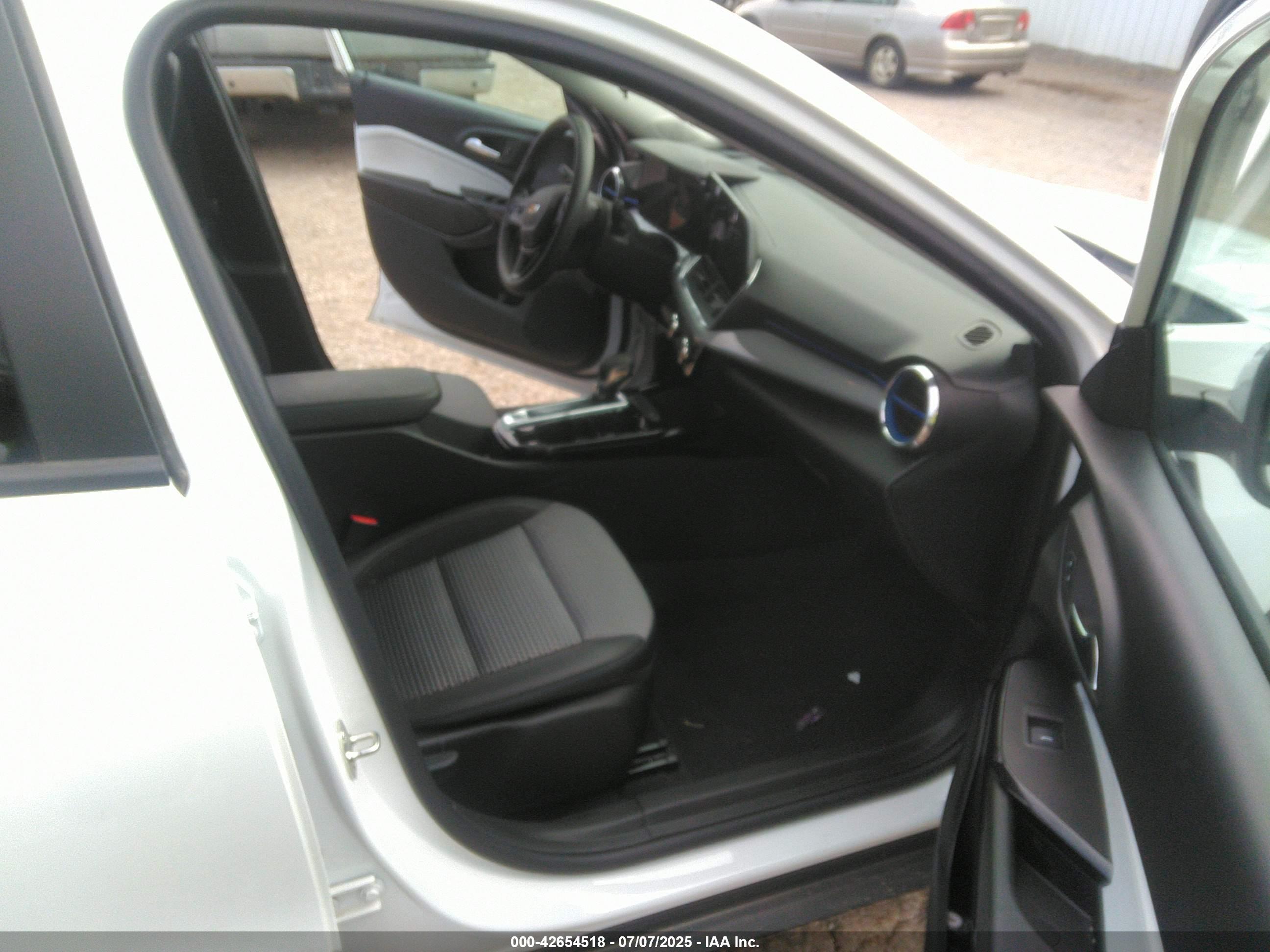 CHEVROLET TRAX image 5