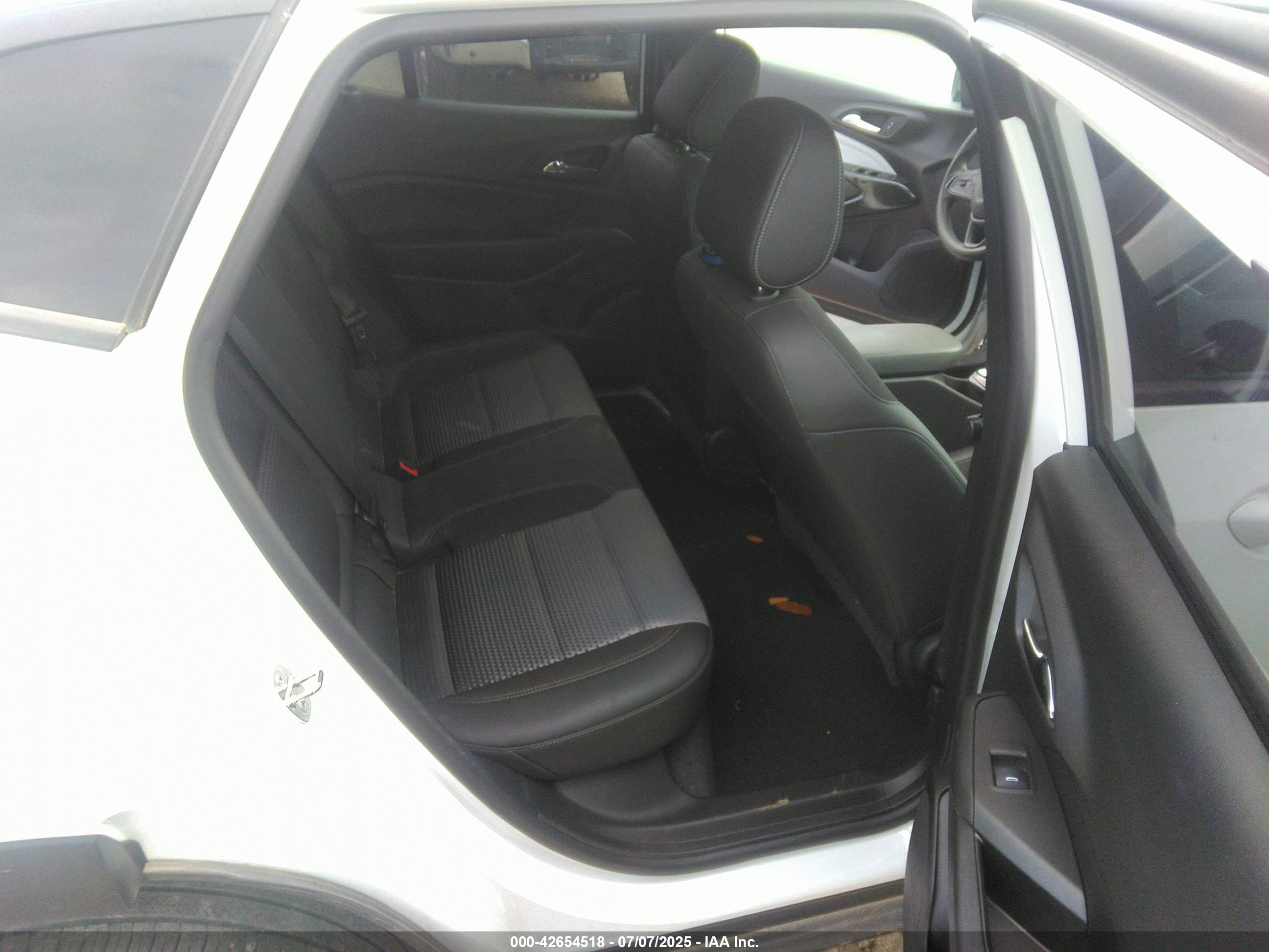 CHEVROLET TRAX image 8