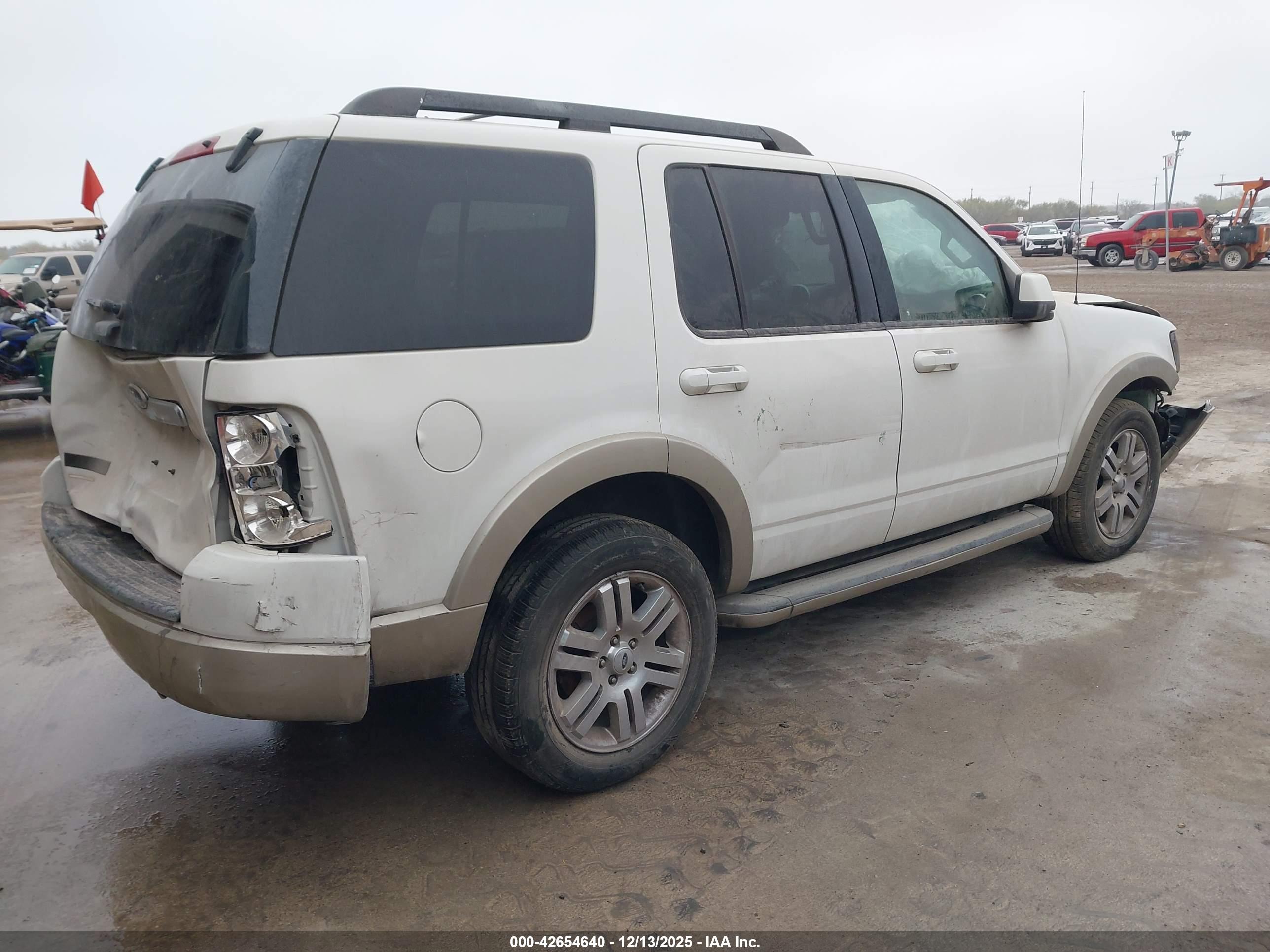 FORD EXPLORER image 4
