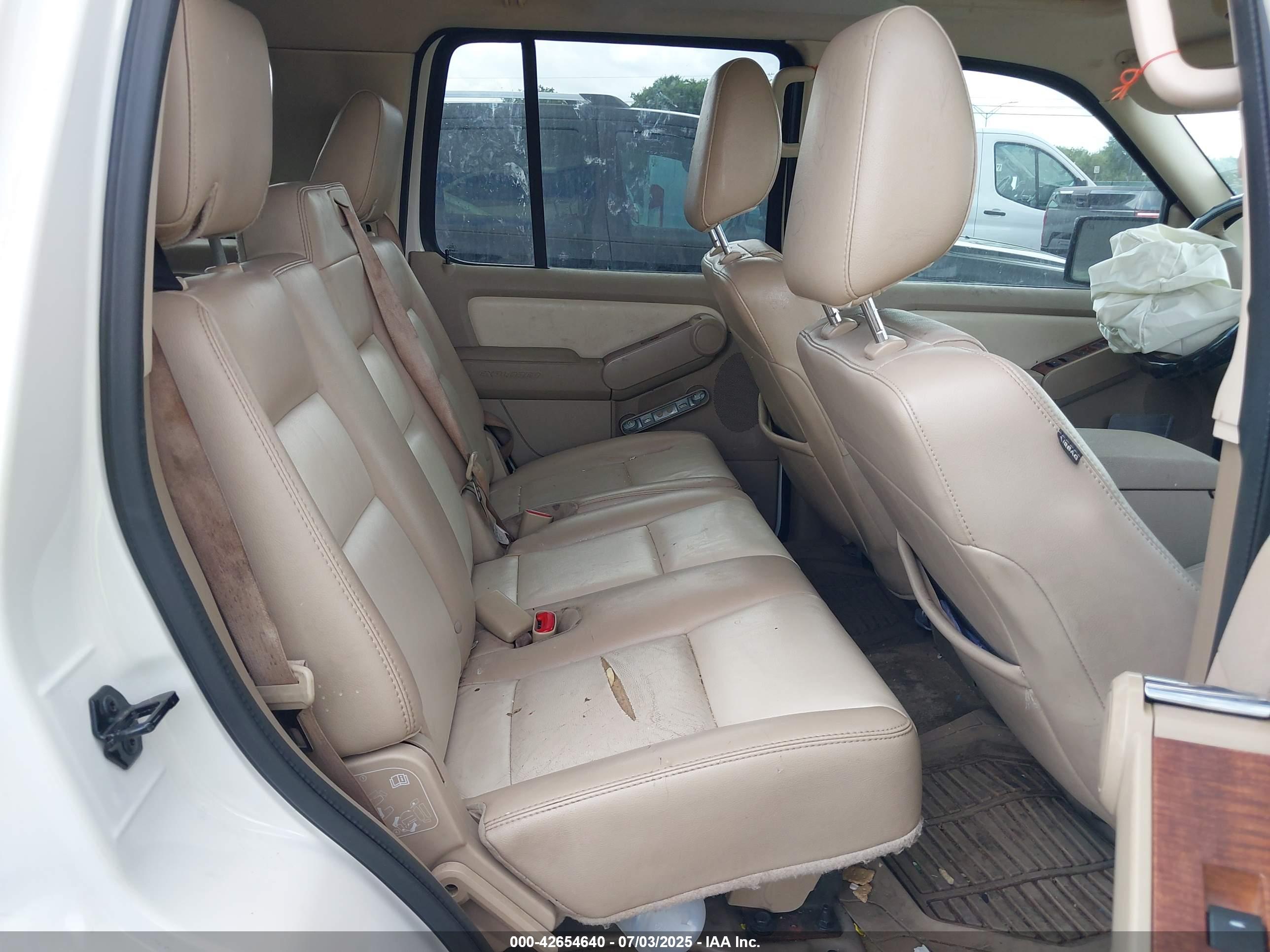 FORD EXPLORER image 8