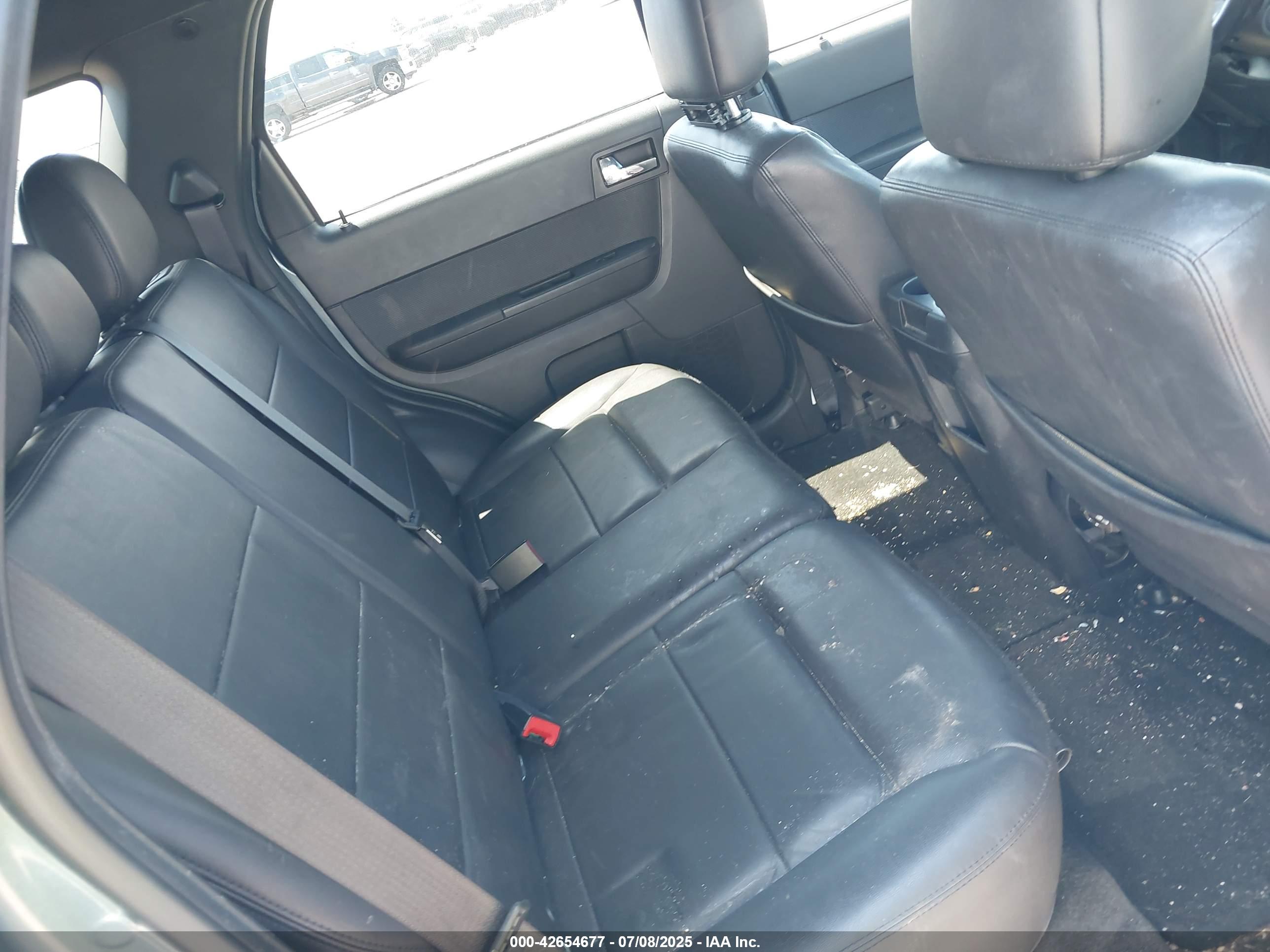 FORD ESCAPE image 8
