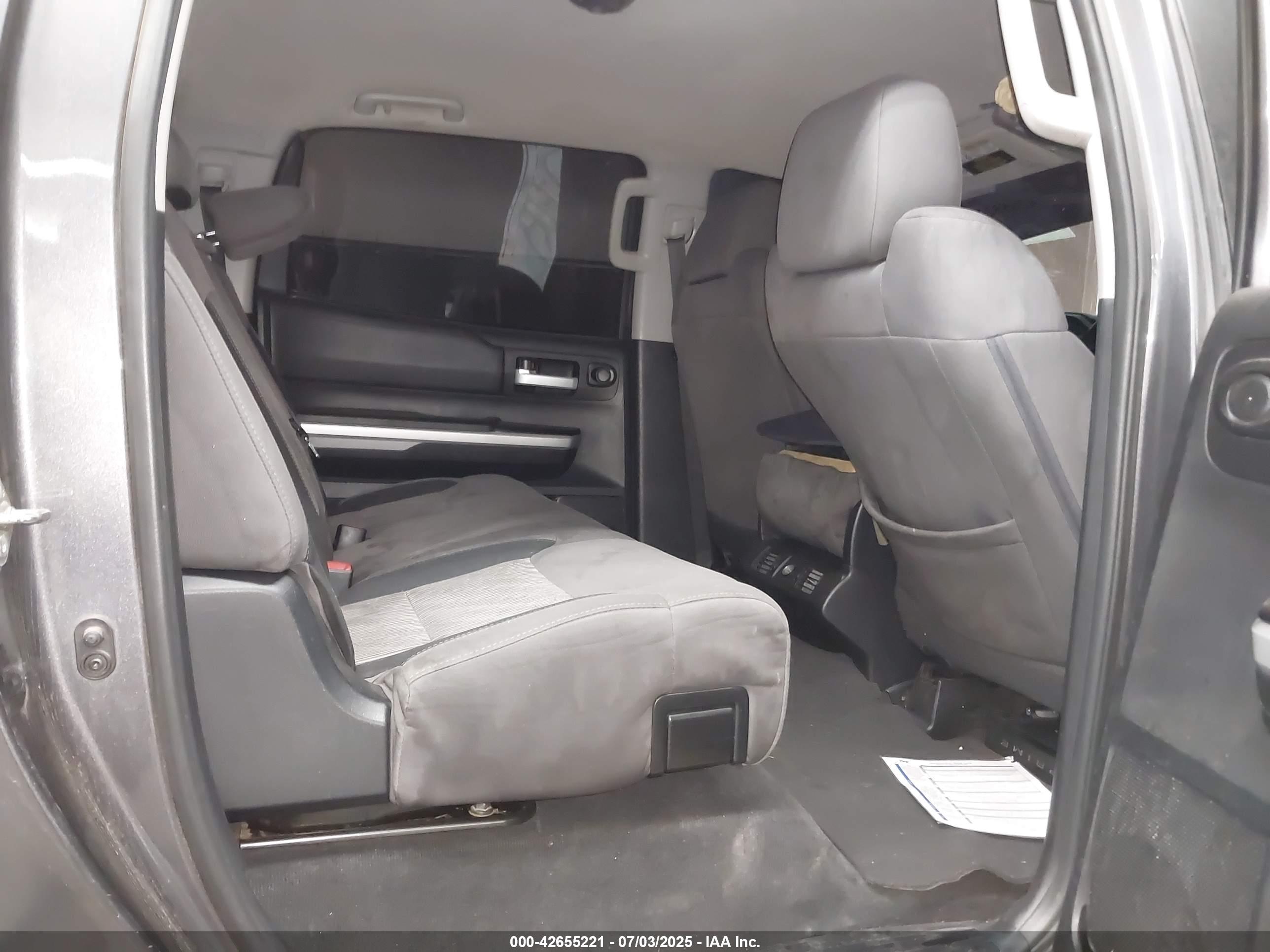 TOYOTA TUNDRA image 8