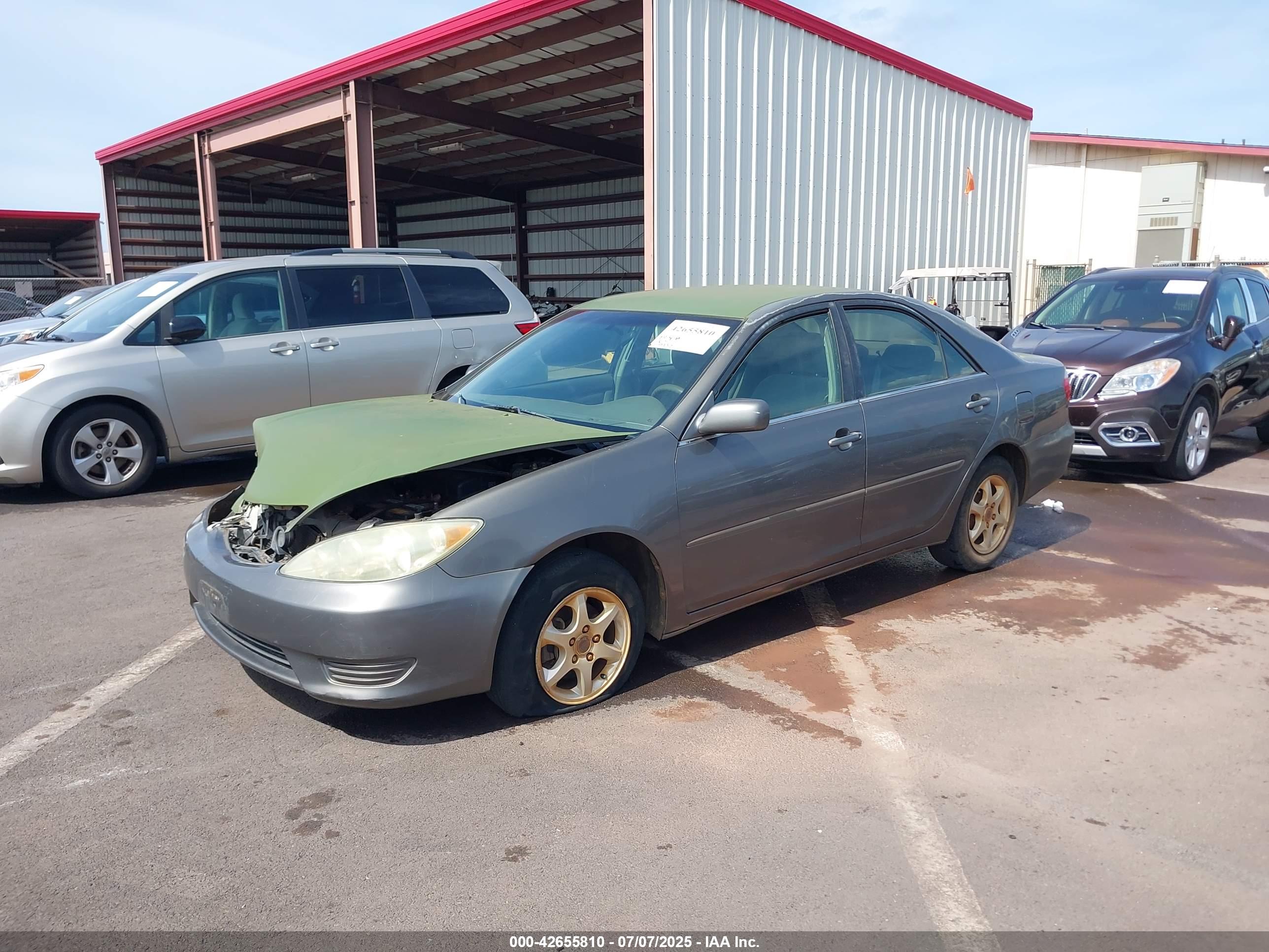 TOYOTA CAMRY image 2