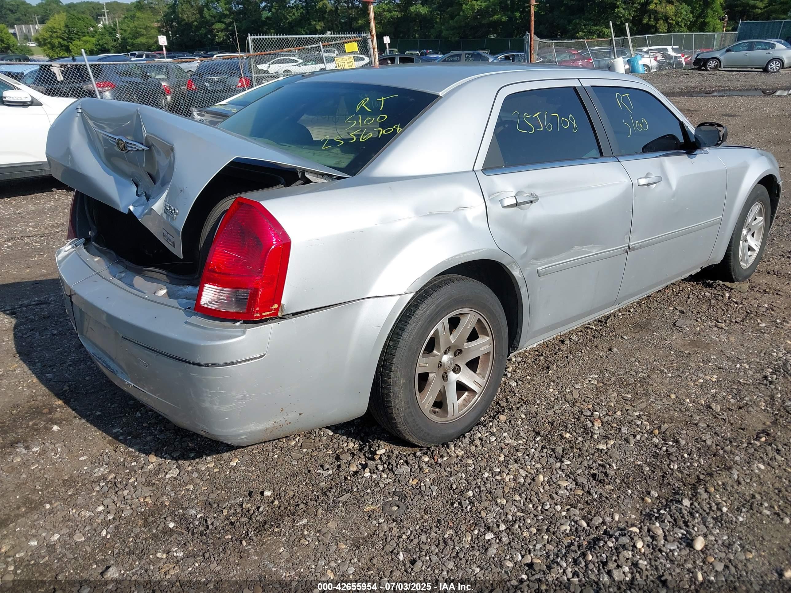 CHRYSLER 300 image 4