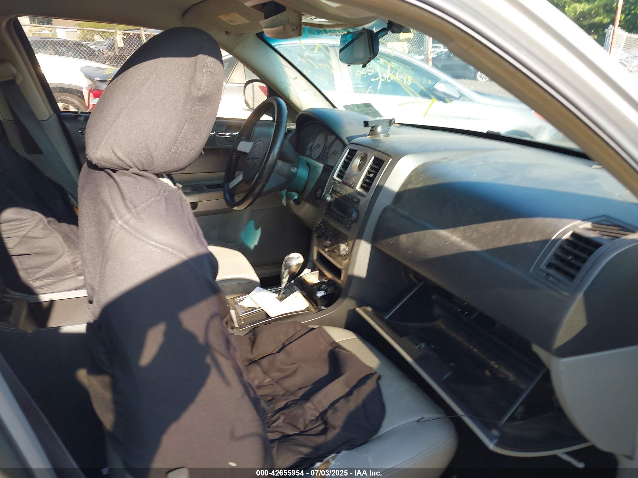CHRYSLER 300 image 5