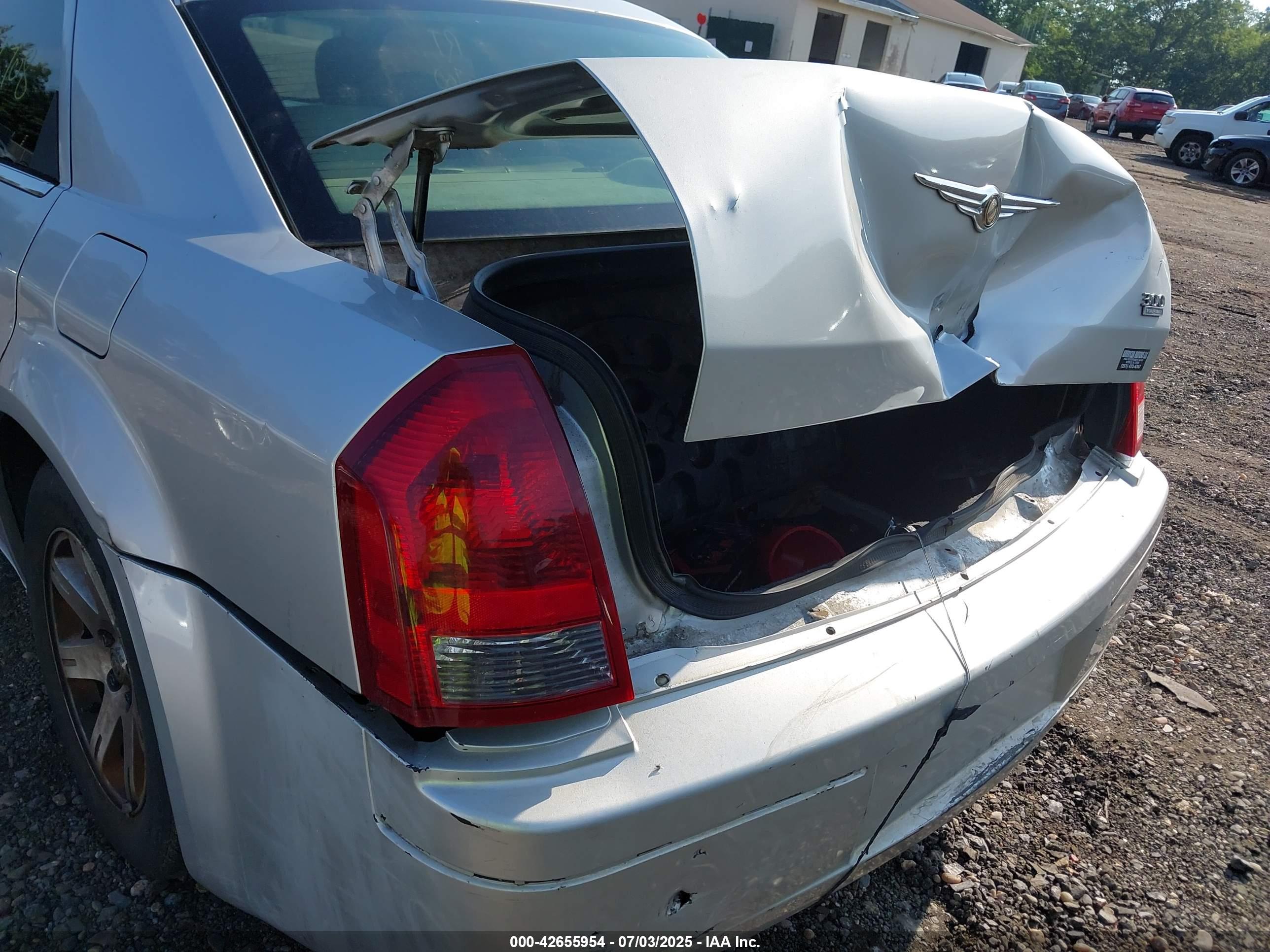 CHRYSLER 300 image 6