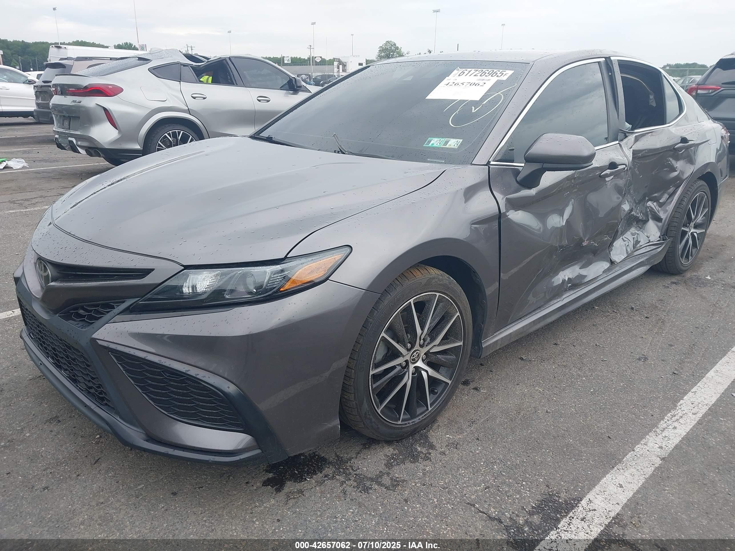 TOYOTA CAMRY image 2