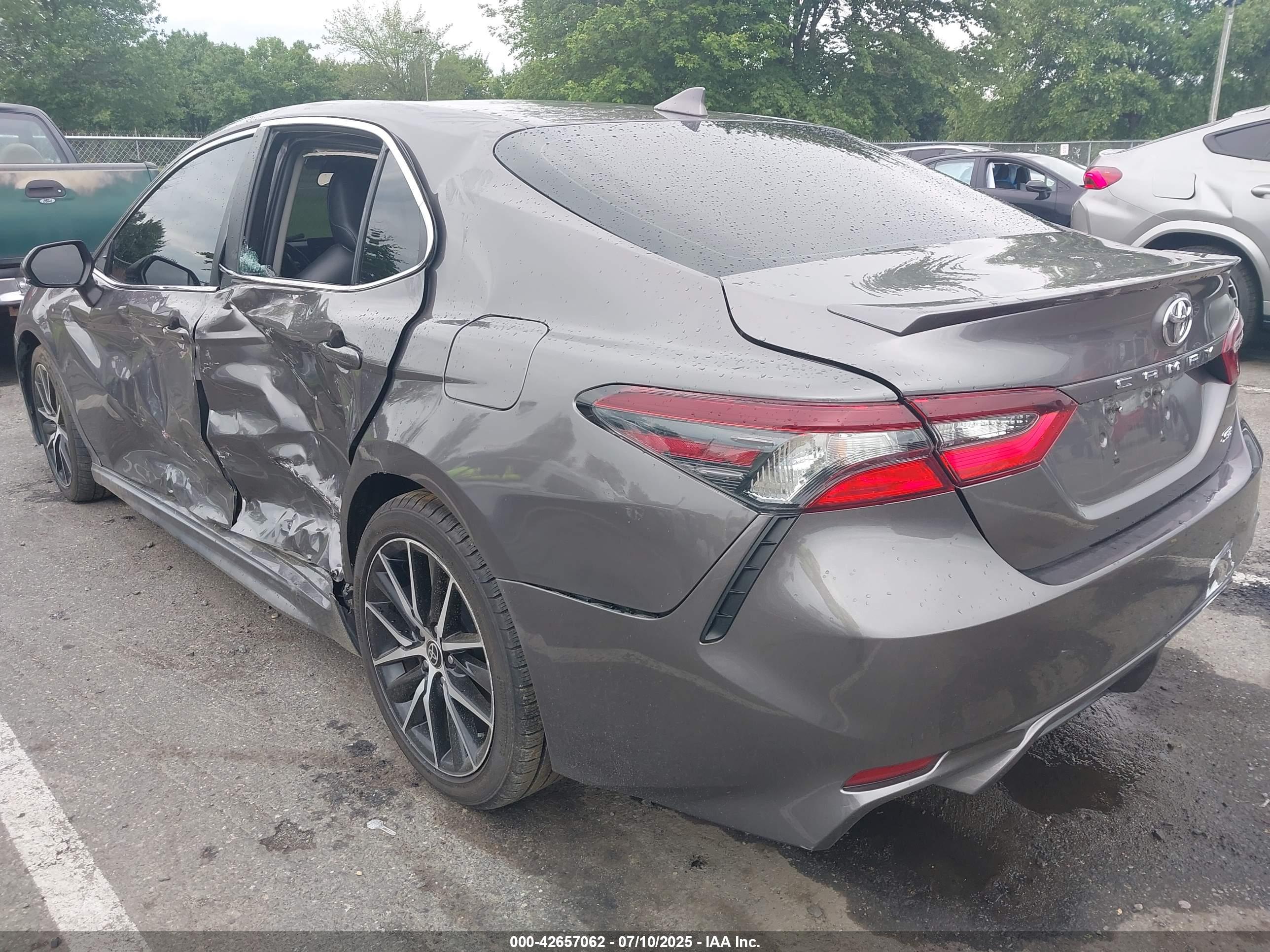 TOYOTA CAMRY image 3