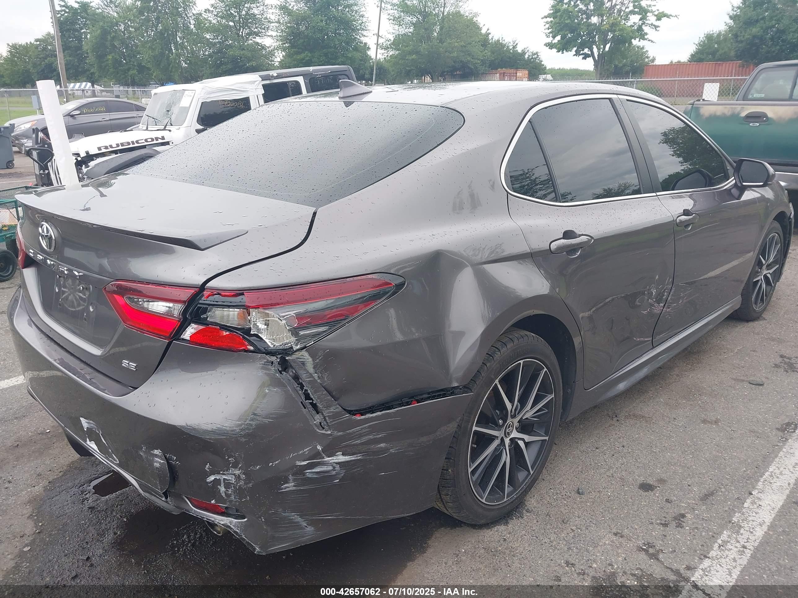 TOYOTA CAMRY image 4