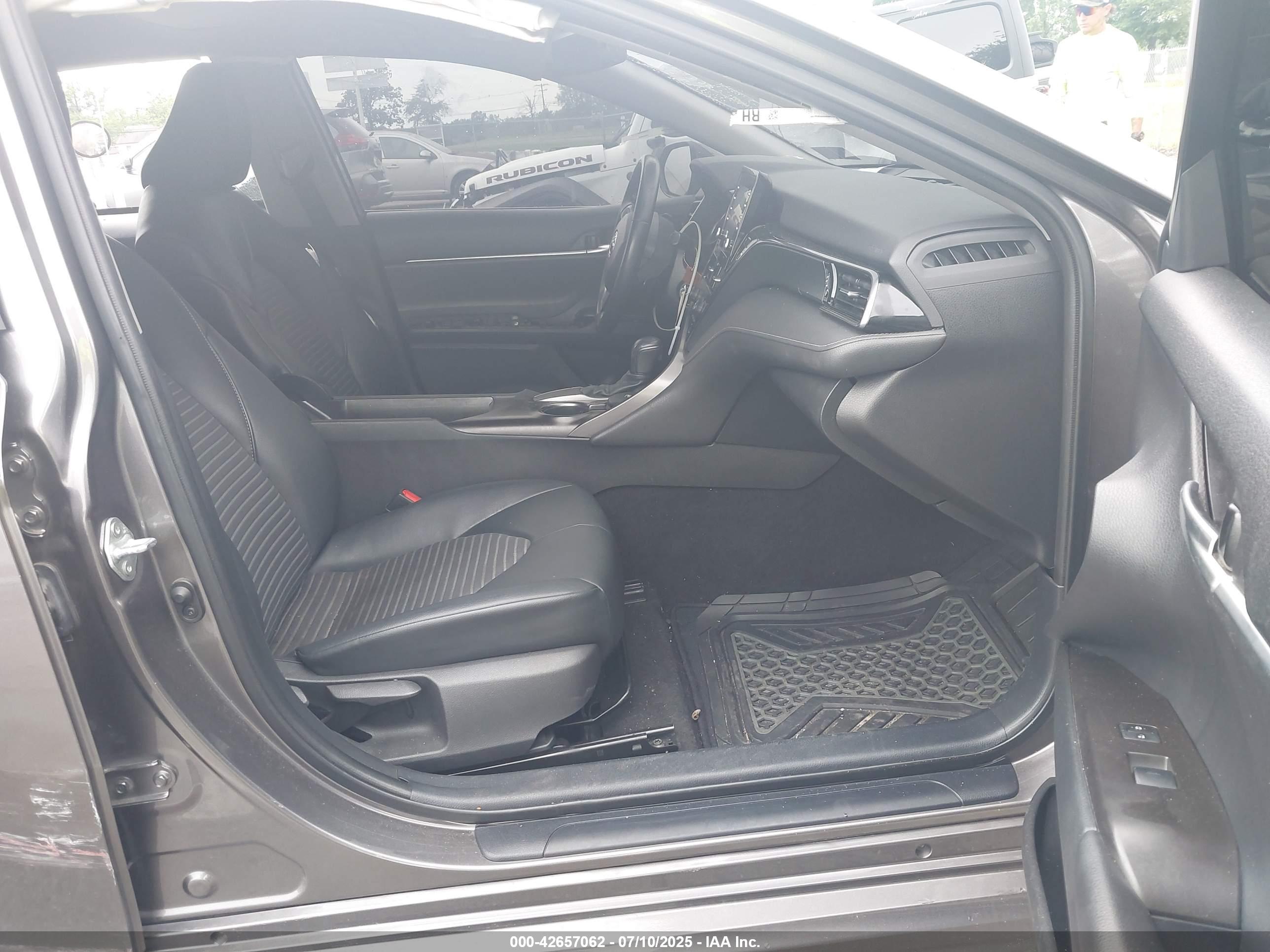 TOYOTA CAMRY image 5