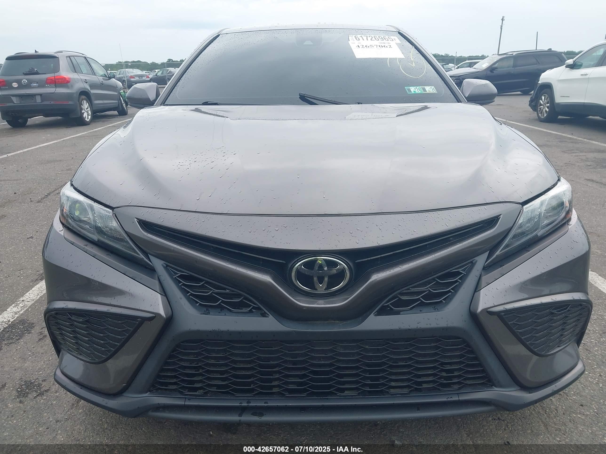 TOYOTA CAMRY image 6