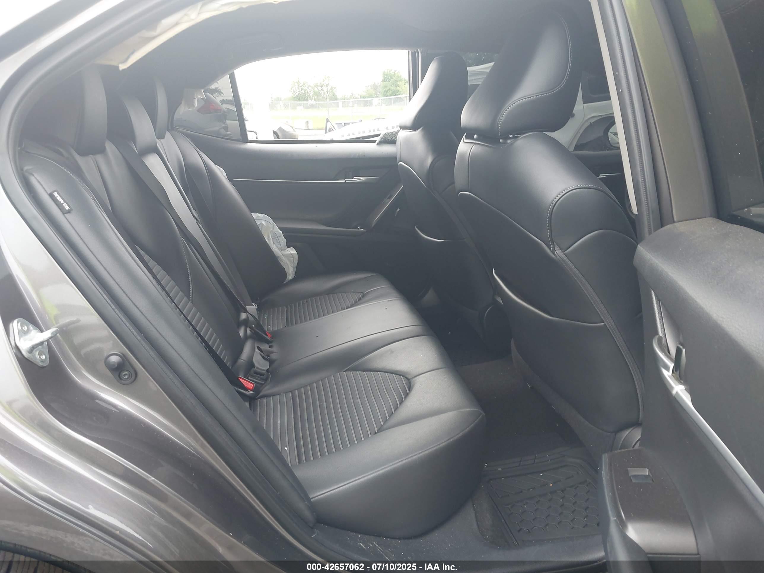 TOYOTA CAMRY image 8