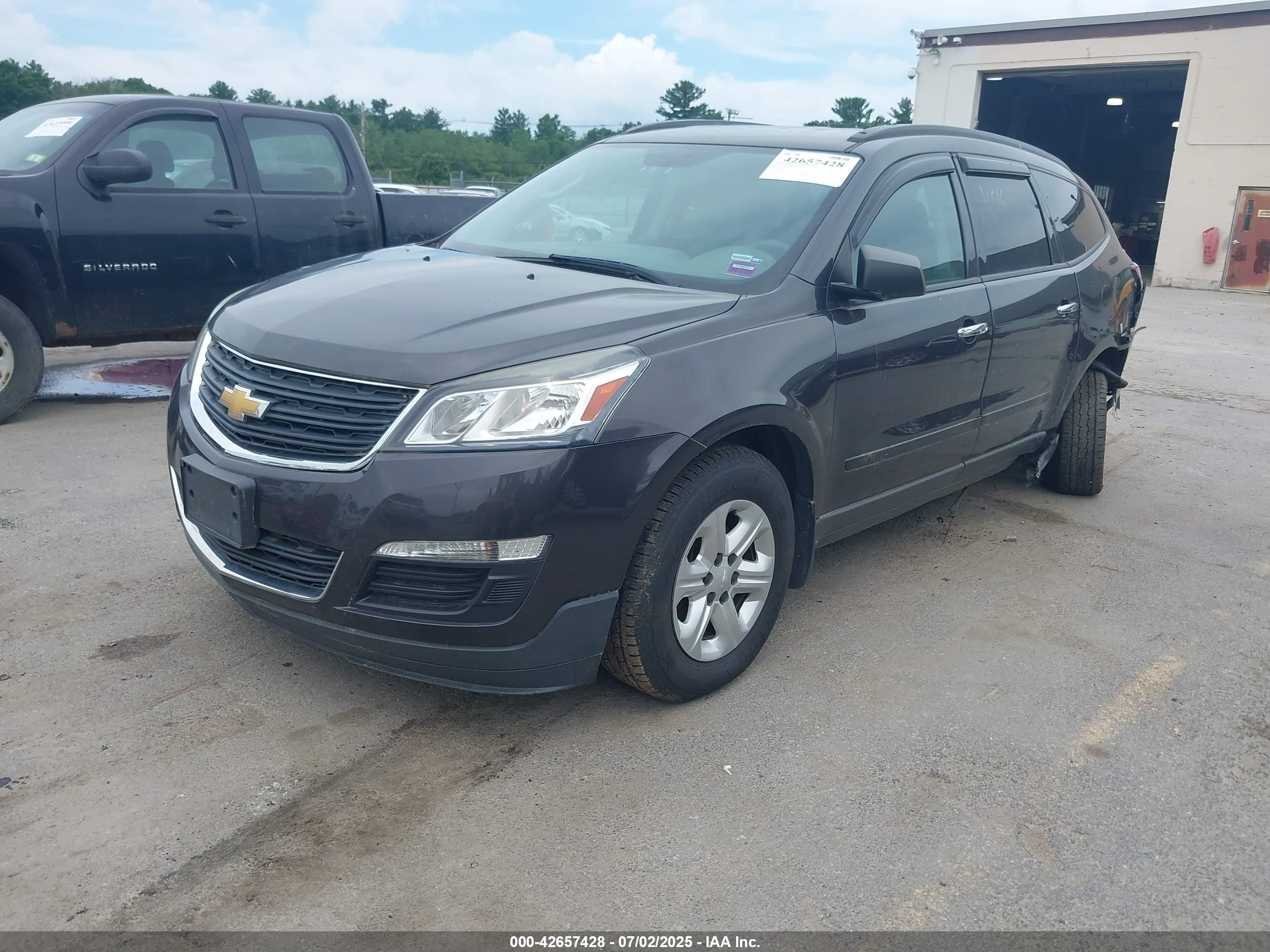 CHEVROLET TRAVERSE image 2