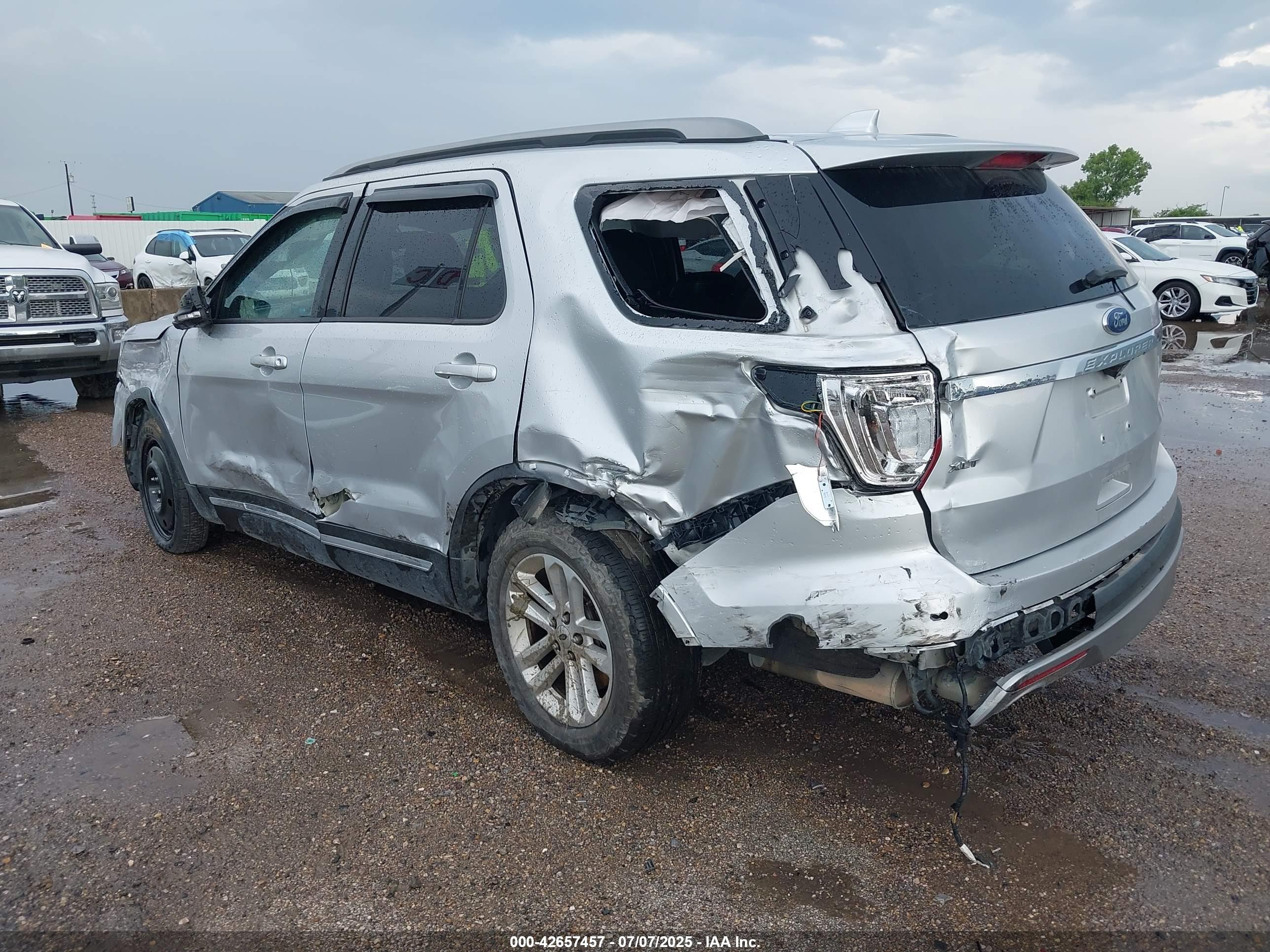 FORD EXPLORER image 3