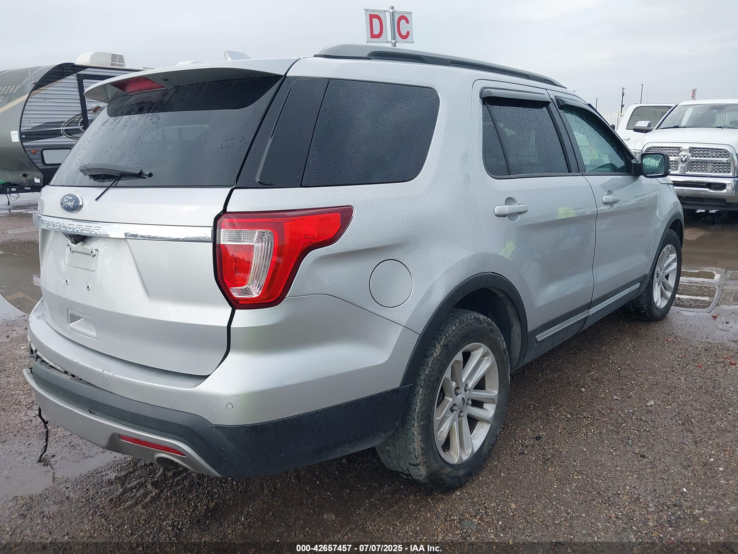 FORD EXPLORER image 4