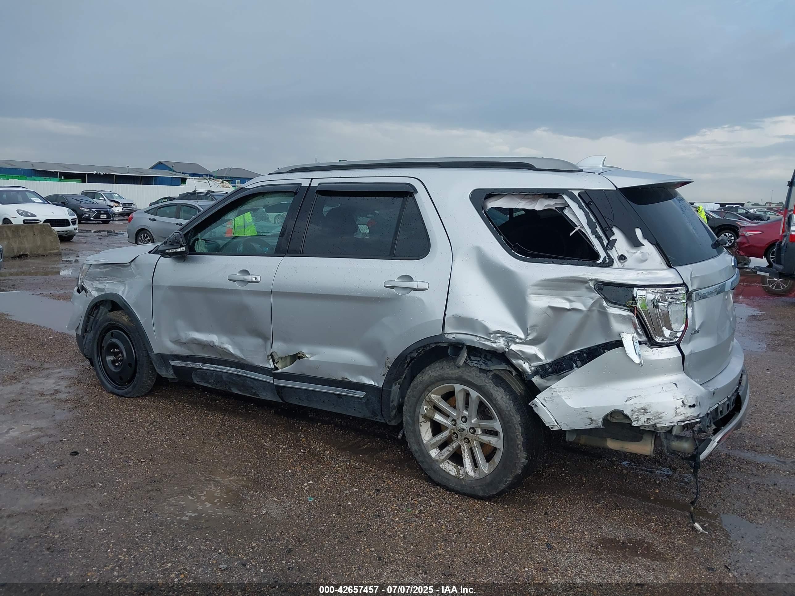 FORD EXPLORER image 6