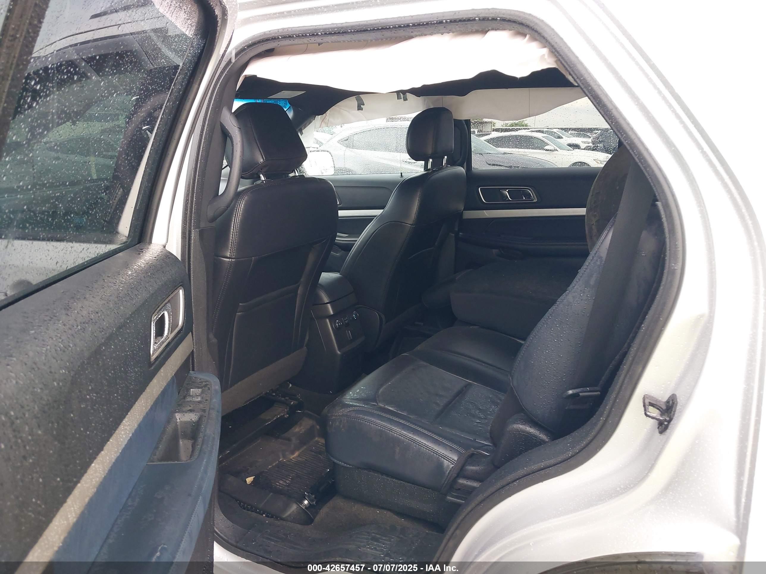 FORD EXPLORER image 8