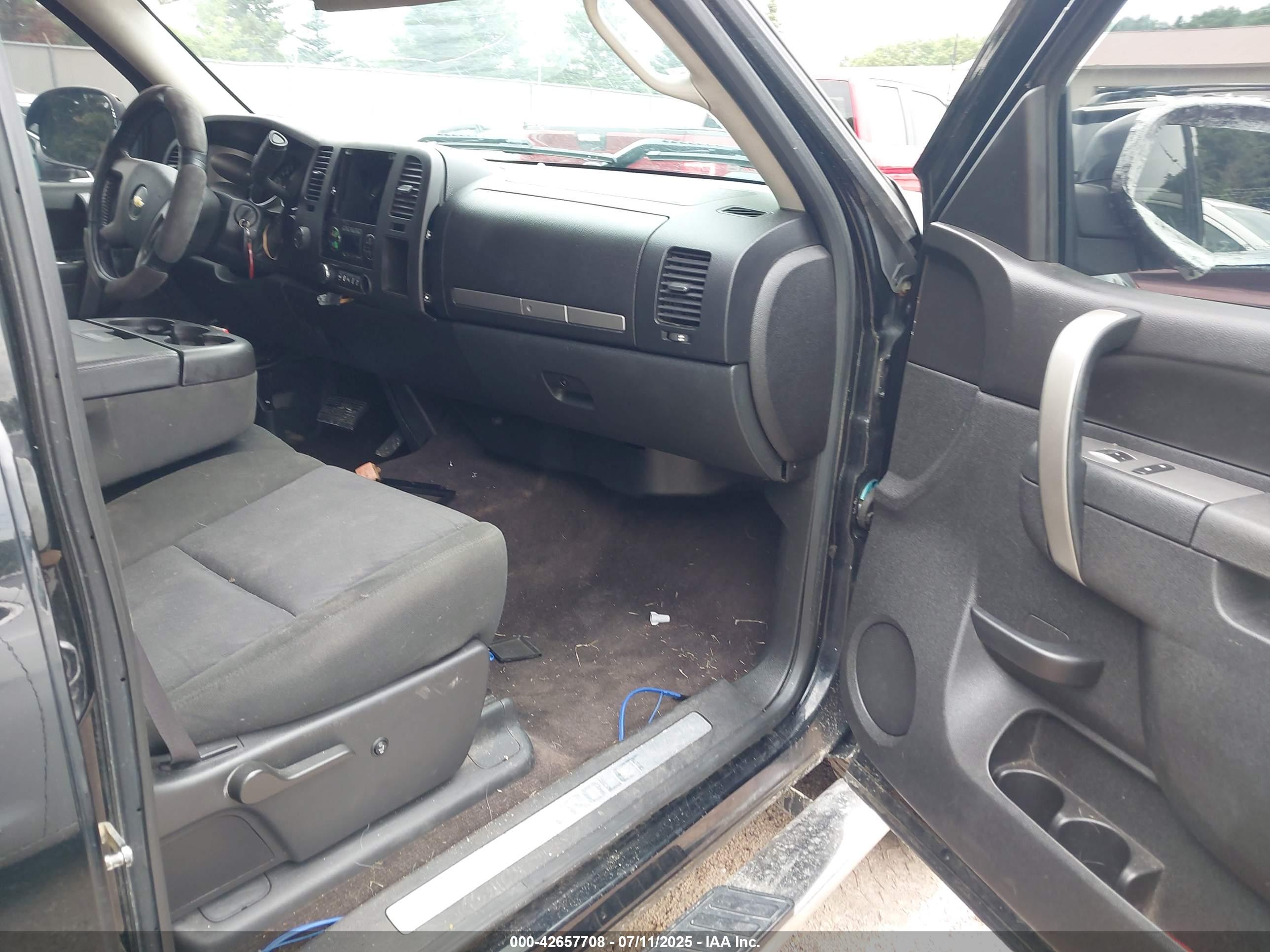 CHEVROLET SILVERADO image 5