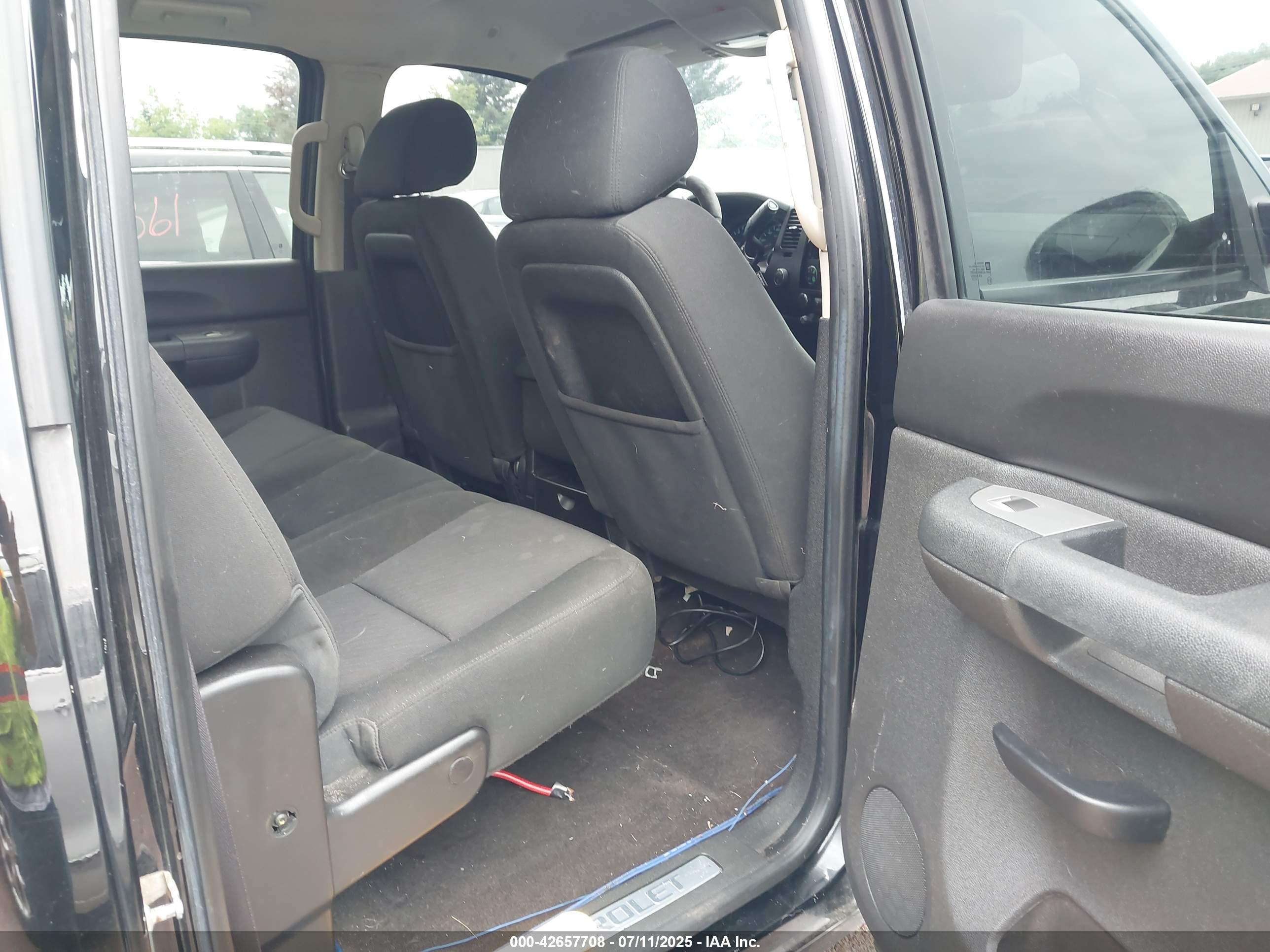 CHEVROLET SILVERADO image 8